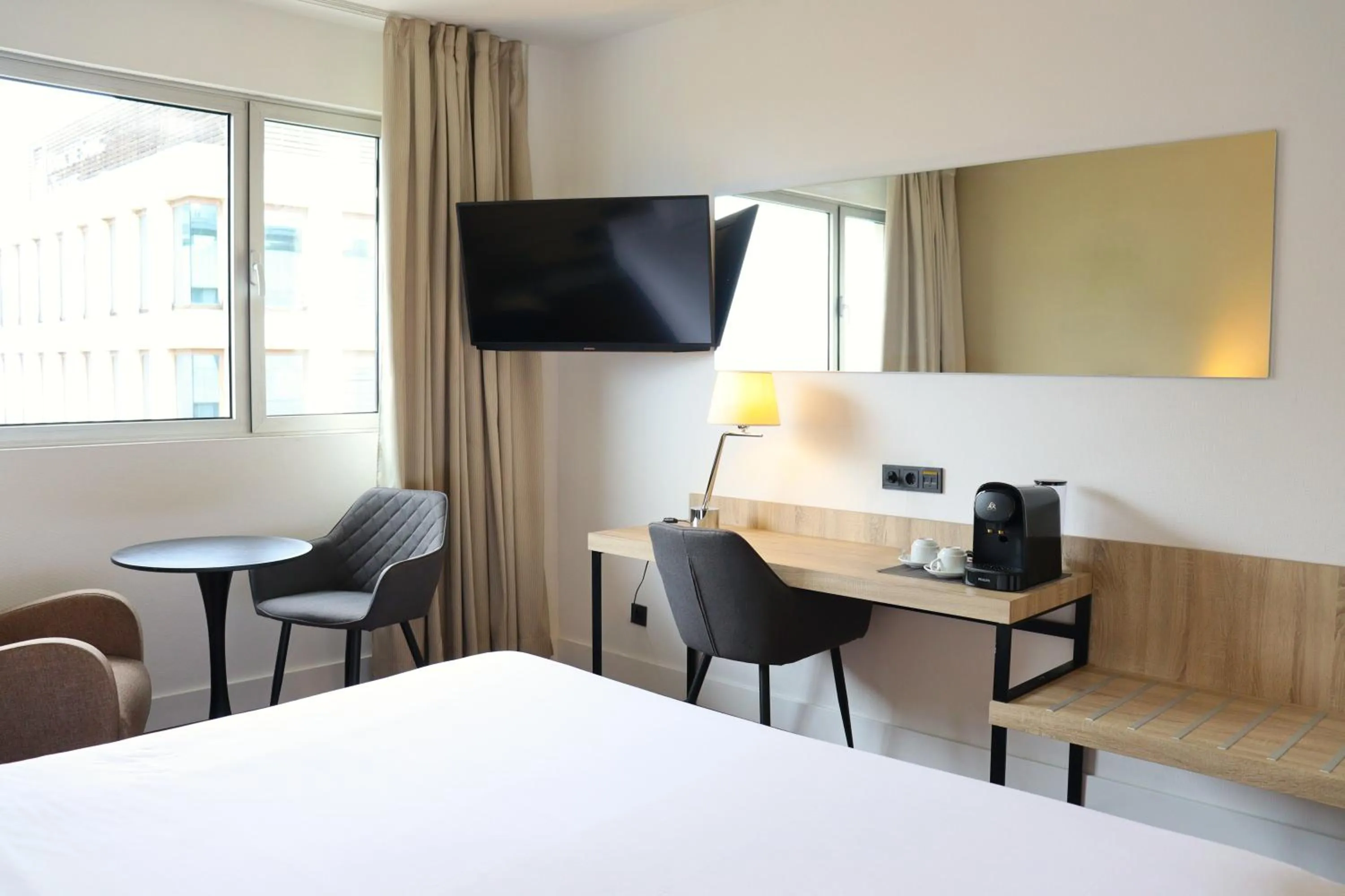 TV and multimedia, Bed in Eurohotel Diagonal Port