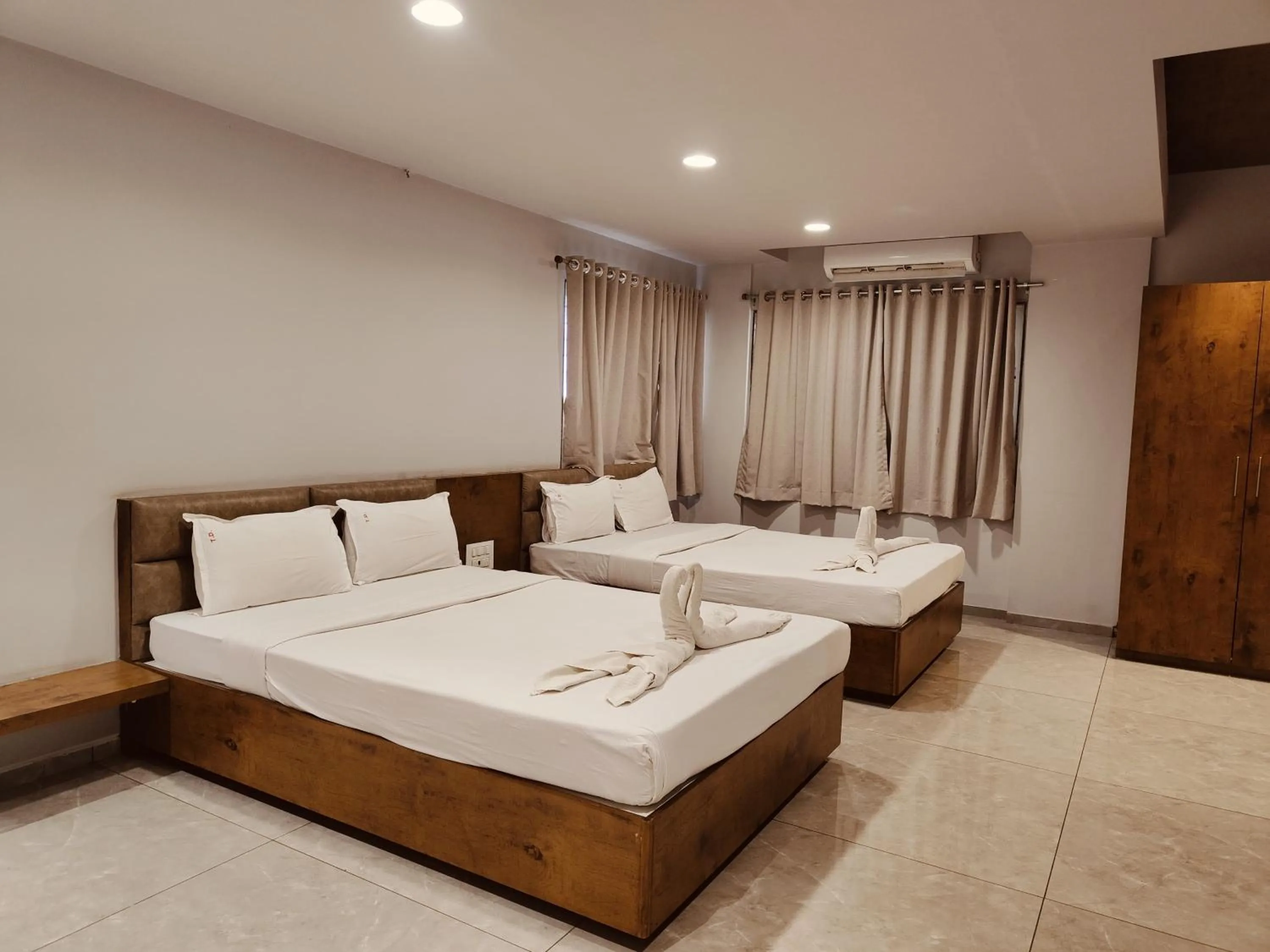 Bed in Hotel TrushaDham Near to Mahalaxmi Temple Kolhapur