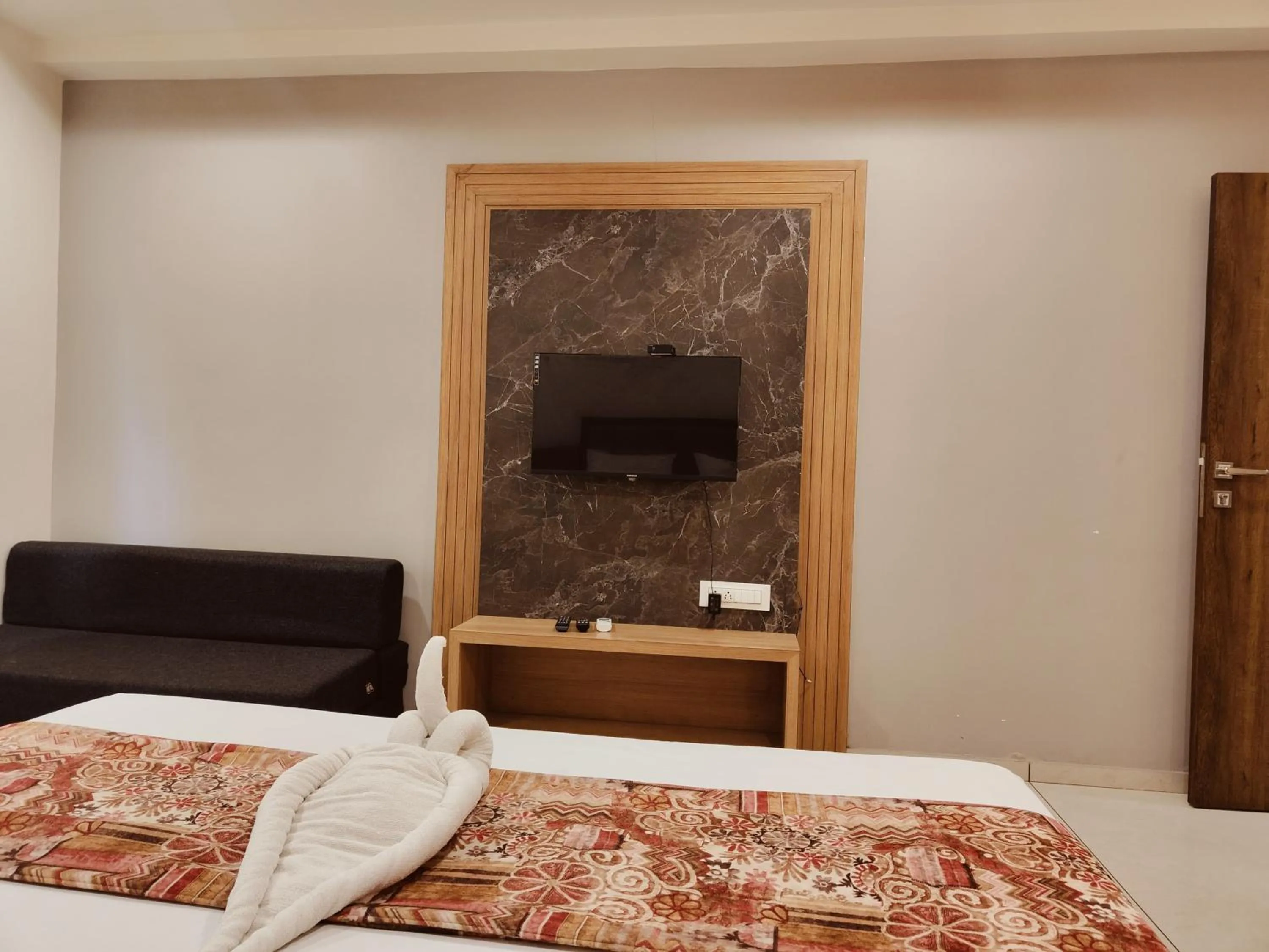 Bed in Hotel TrushaDham Near to Mahalaxmi Temple Kolhapur