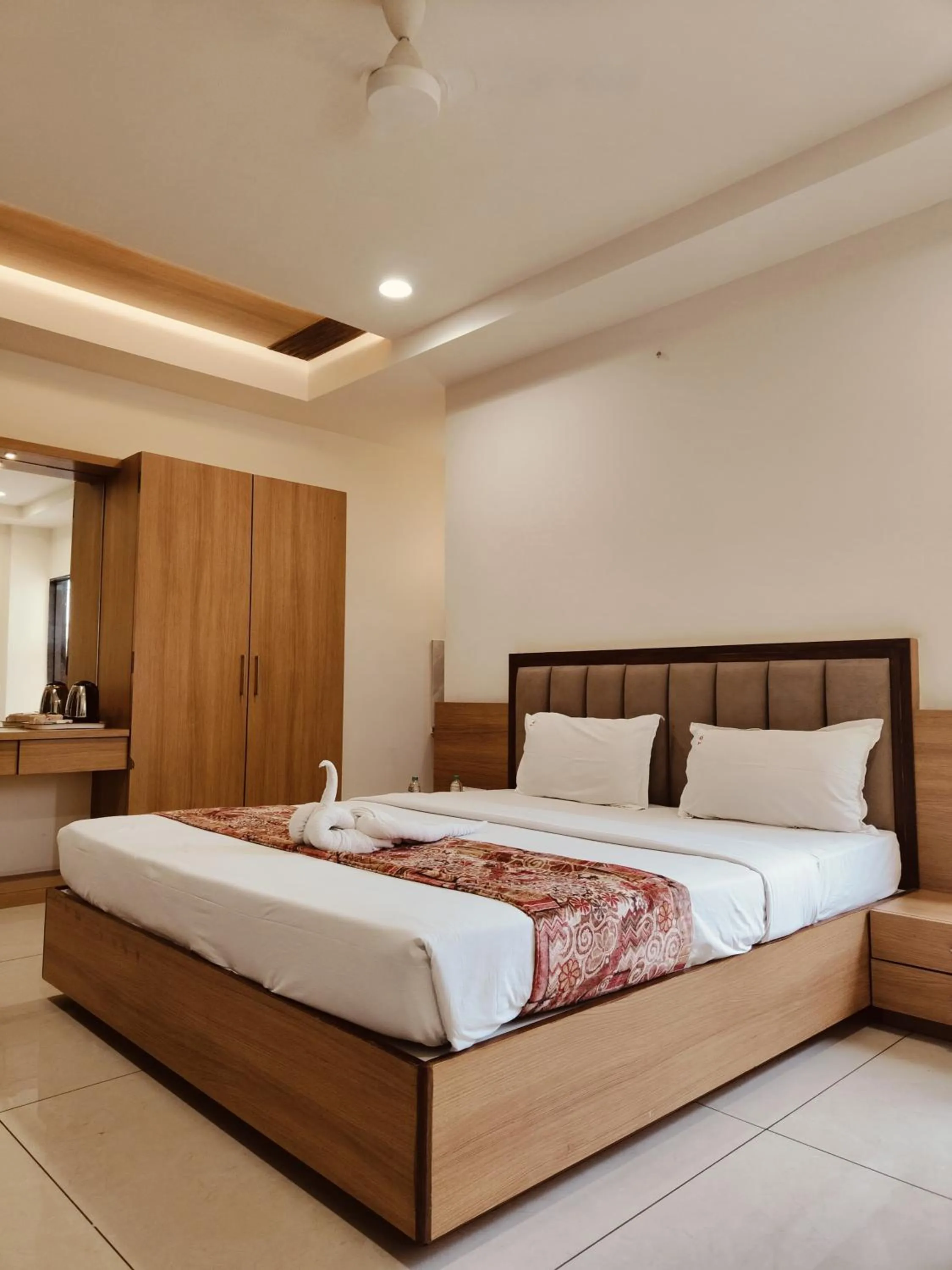 Bed in Hotel TrushaDham Near to Mahalaxmi Temple Kolhapur