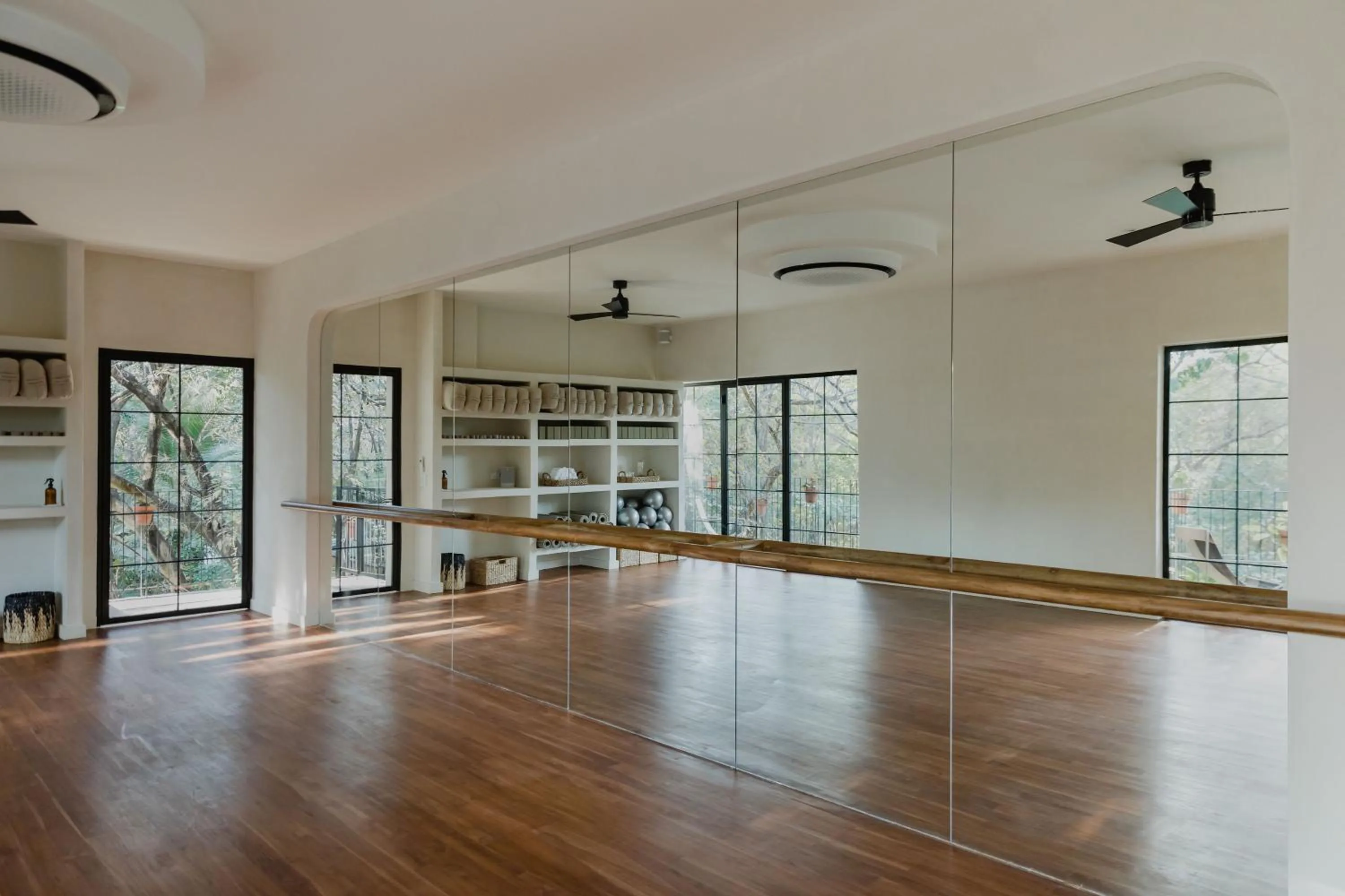 Property building in Sendero Hotel