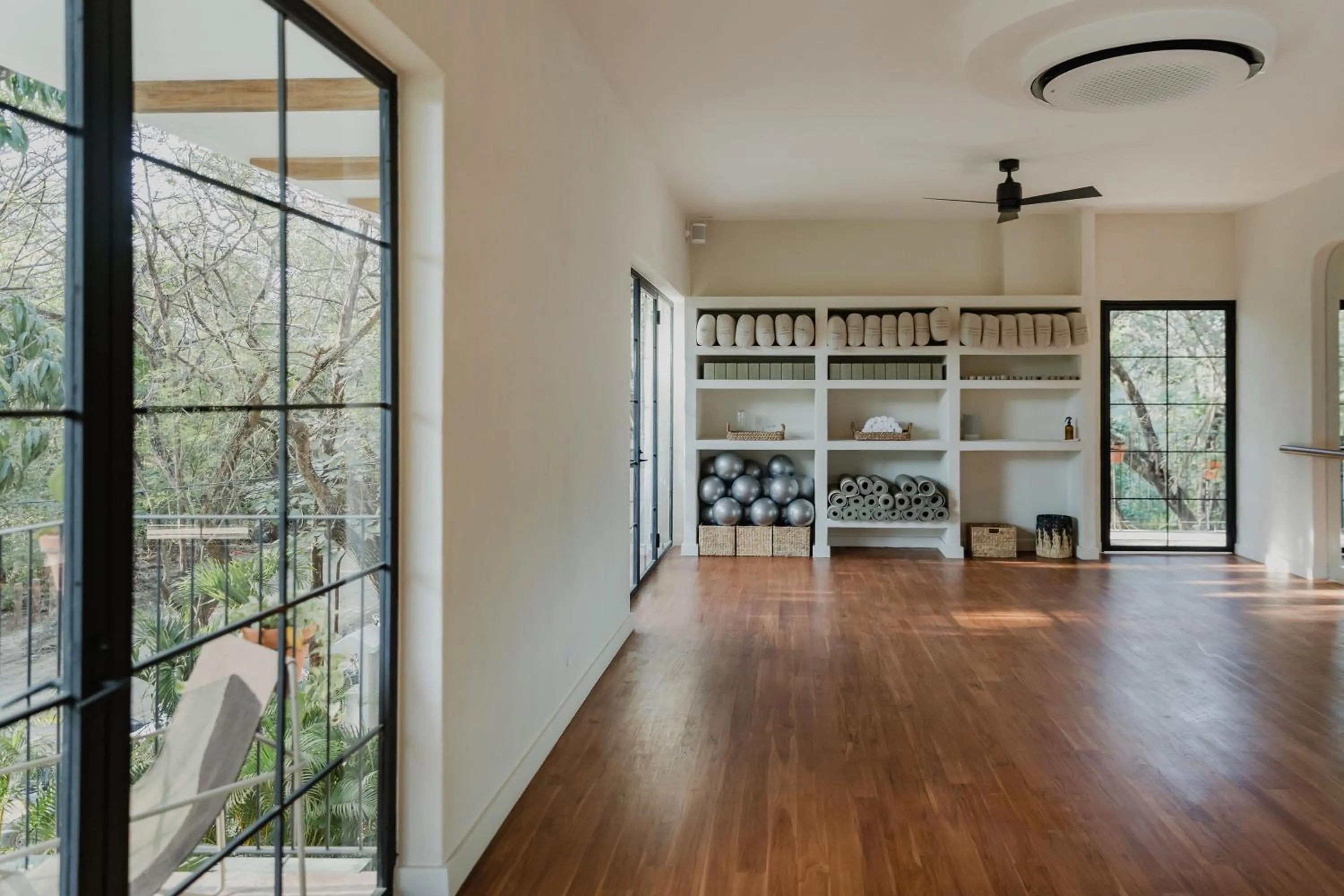 Property building in Sendero Hotel