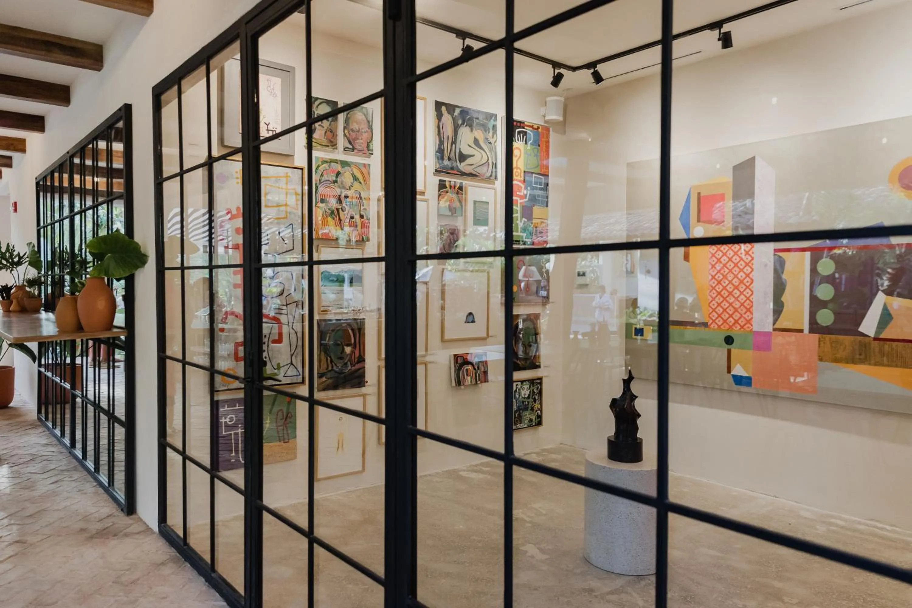 Property building in Sendero Hotel