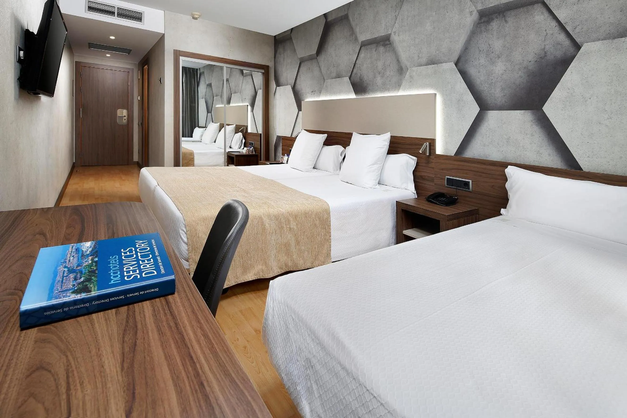 Photo of the whole room, Bed in HCC Montblanc