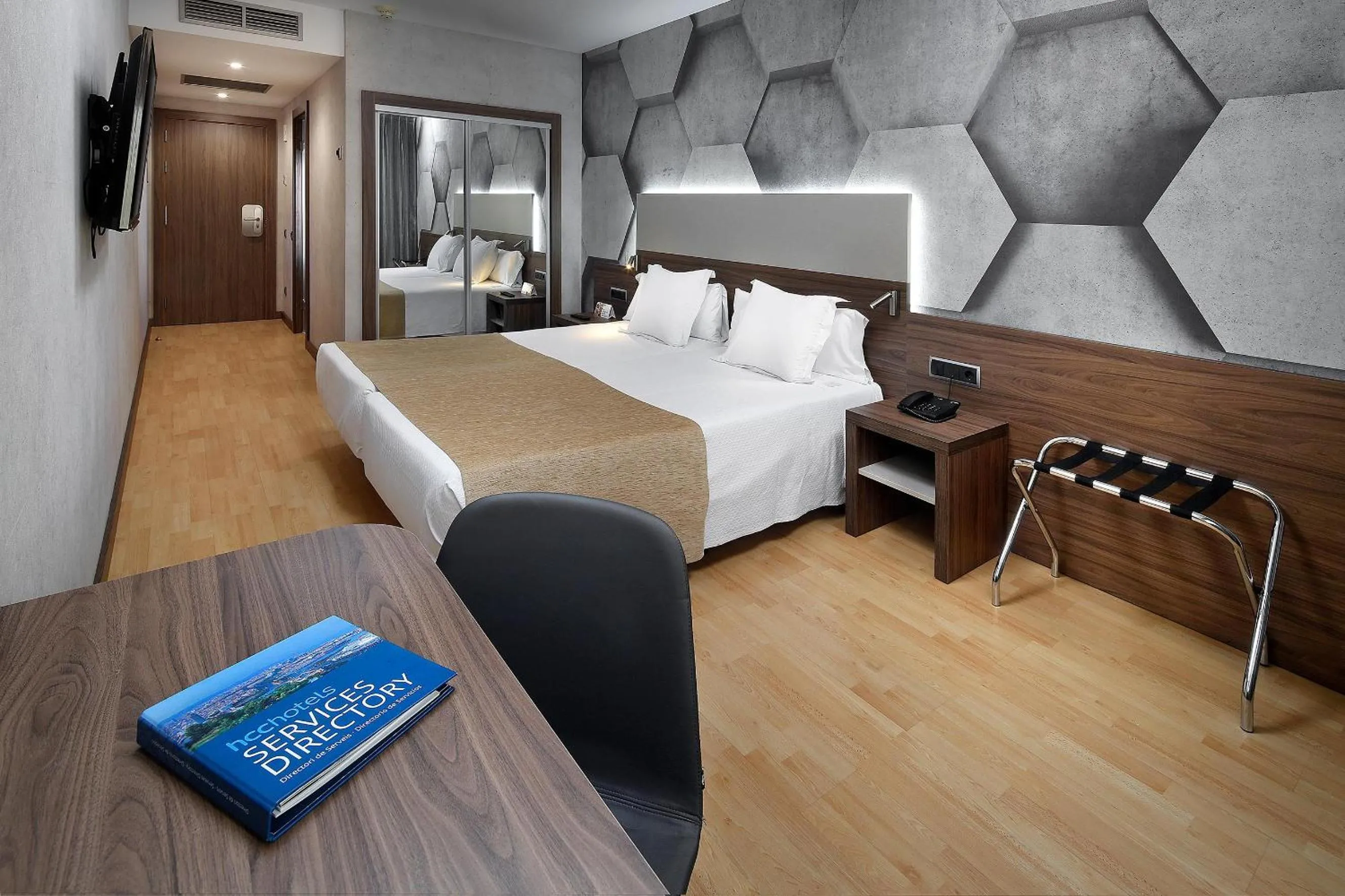 Photo of the whole room, Bed in HCC Montblanc