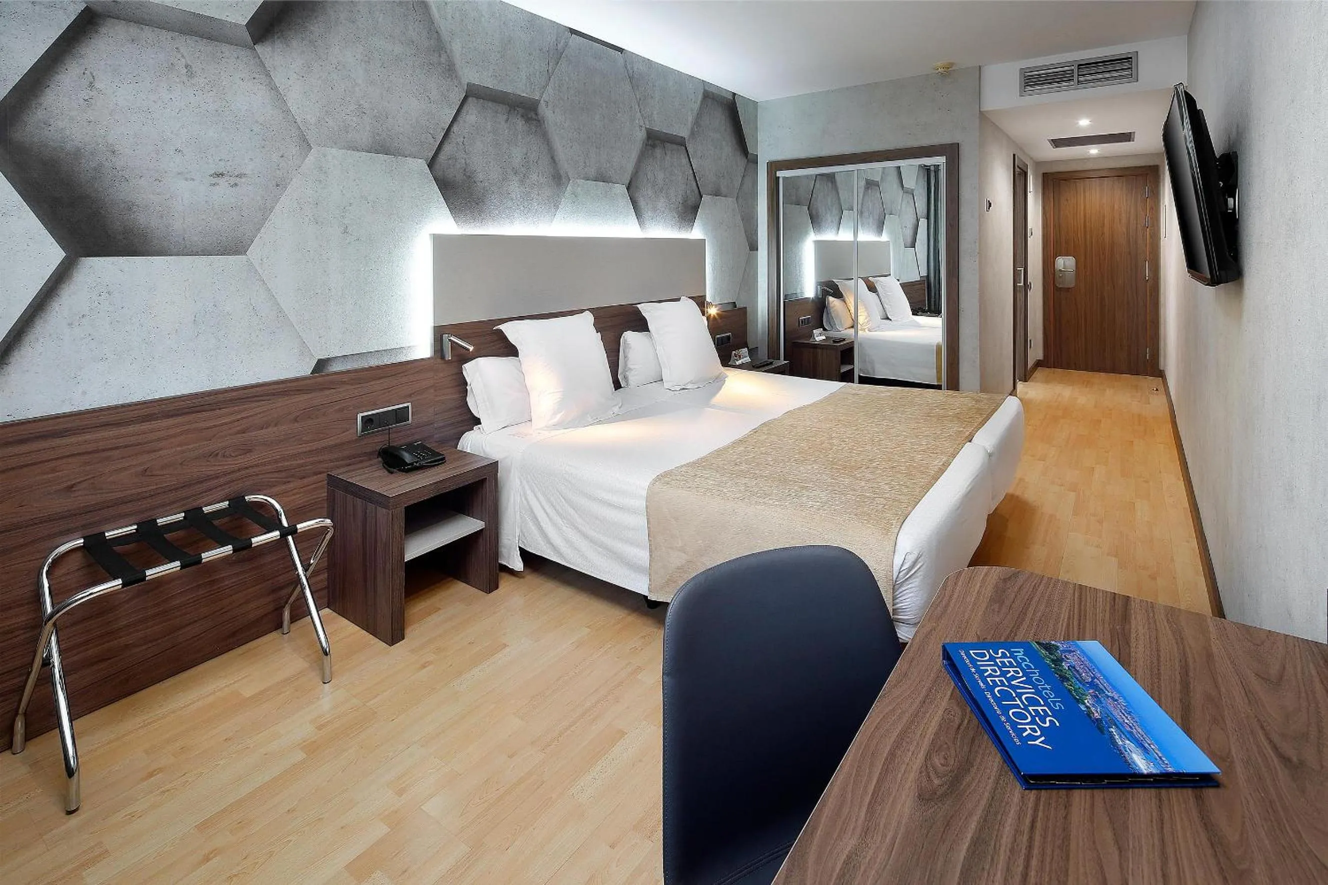 Photo of the whole room, Bed in HCC Montblanc