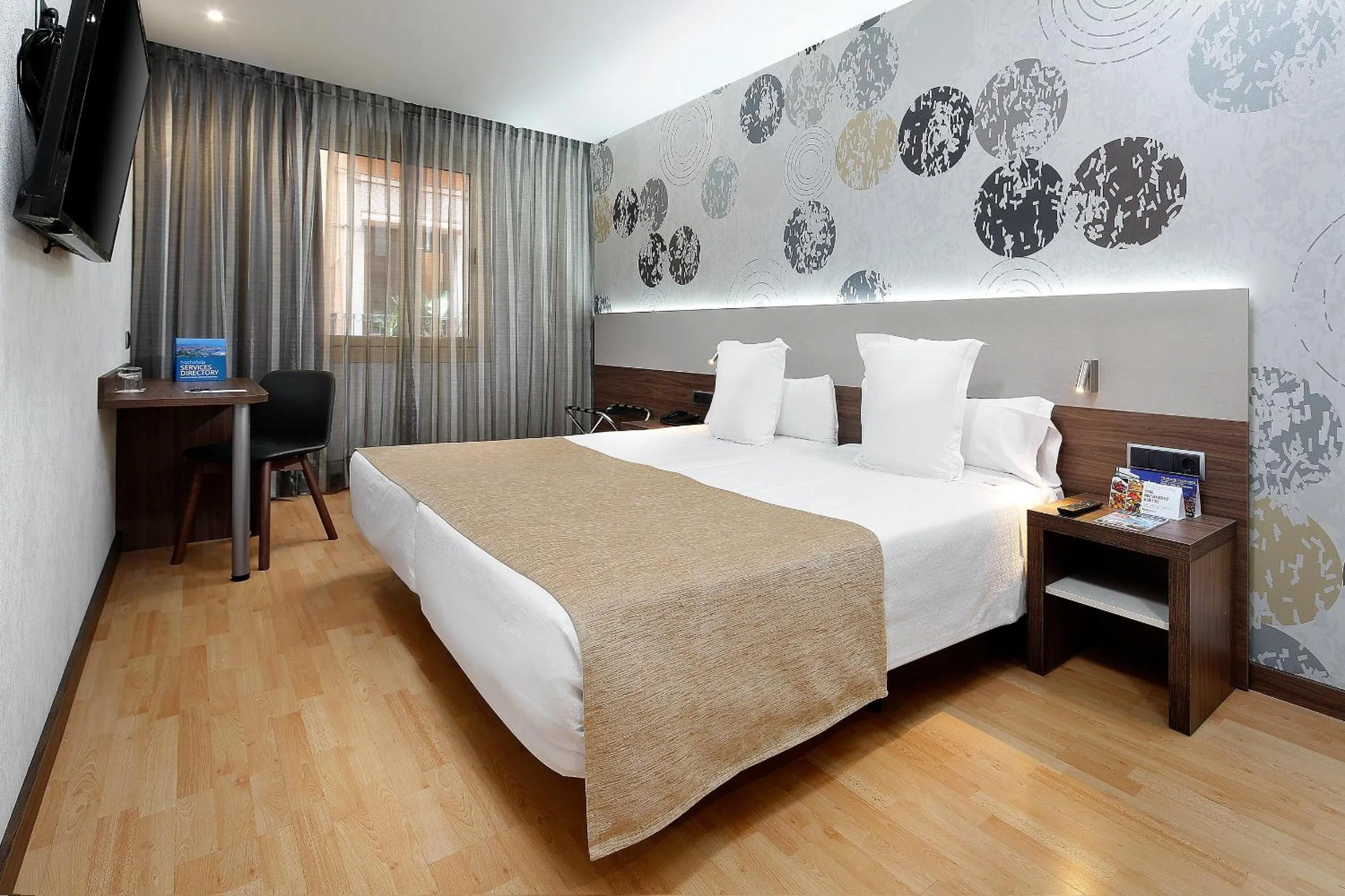 Photo of the whole room, Bed in HCC Montblanc