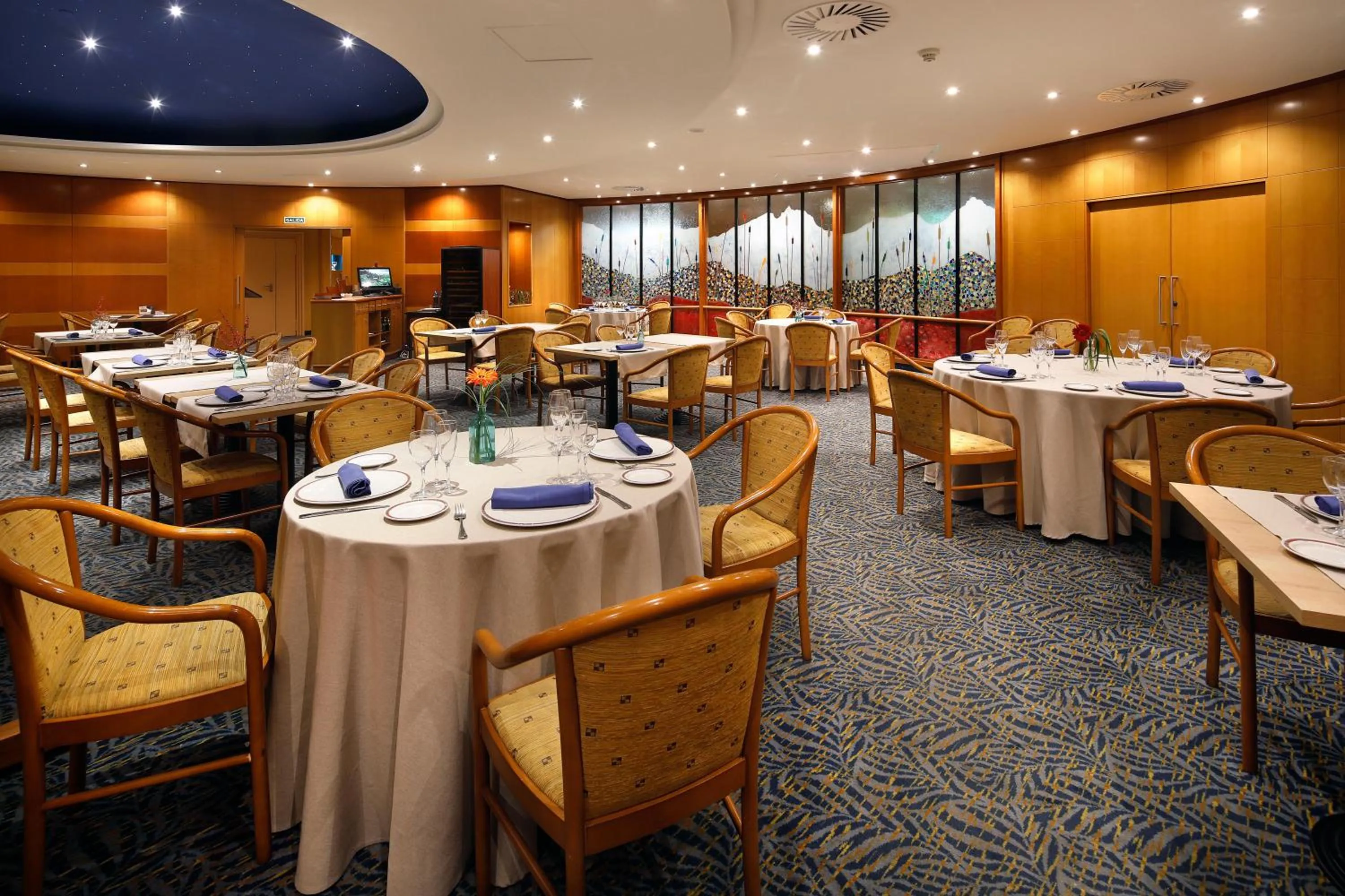 Restaurant/places to eat in HCC Montblanc