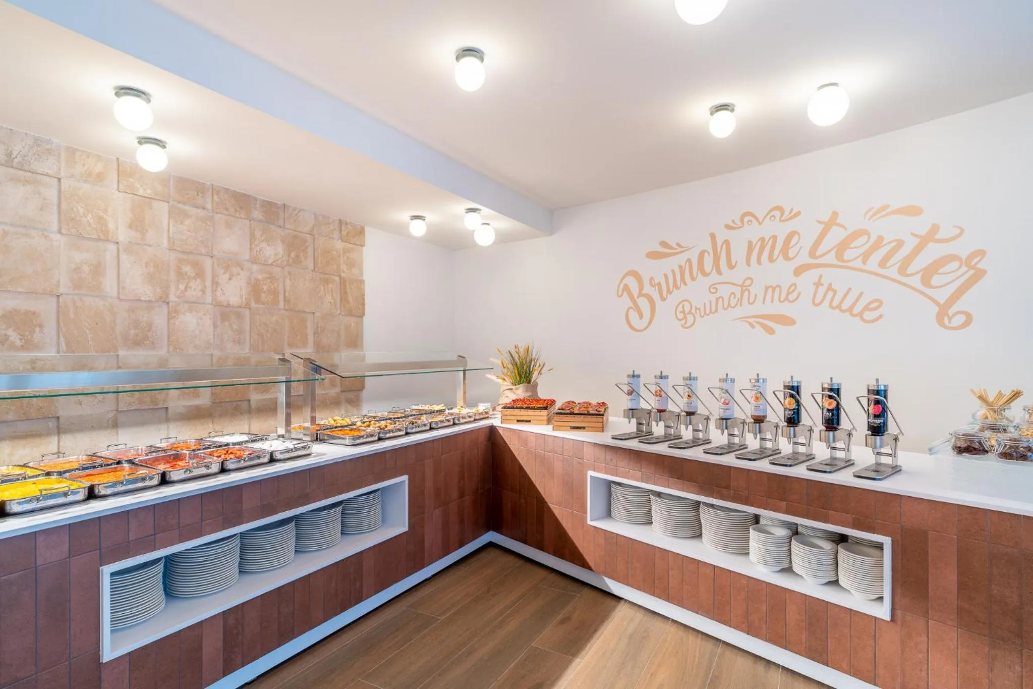 Buffet breakfast in tent Arenal