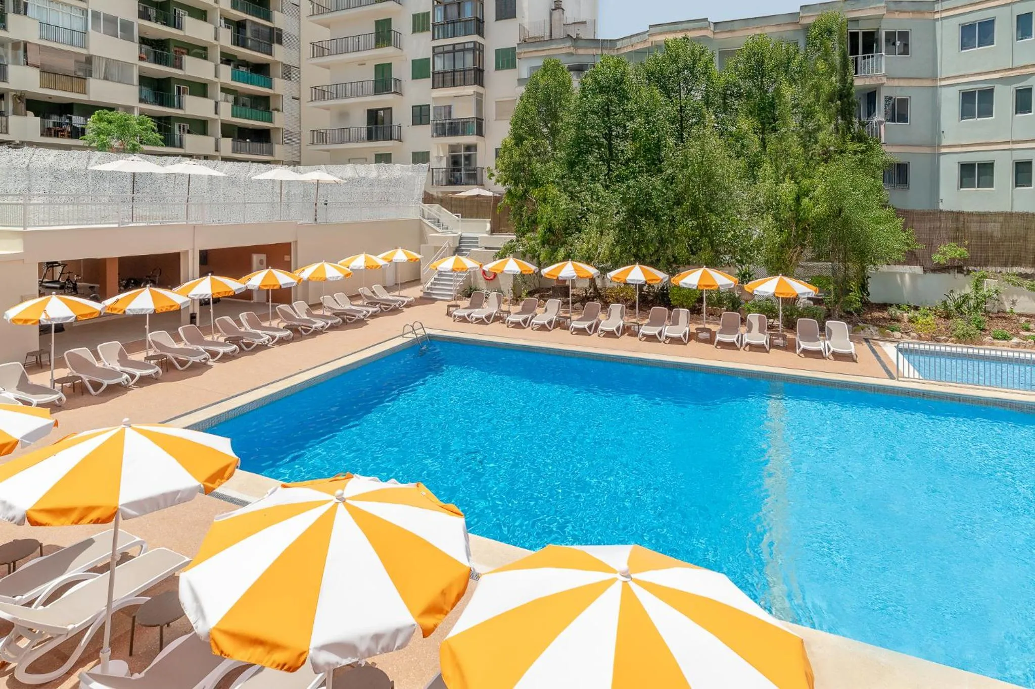 Property building in tent Arenal