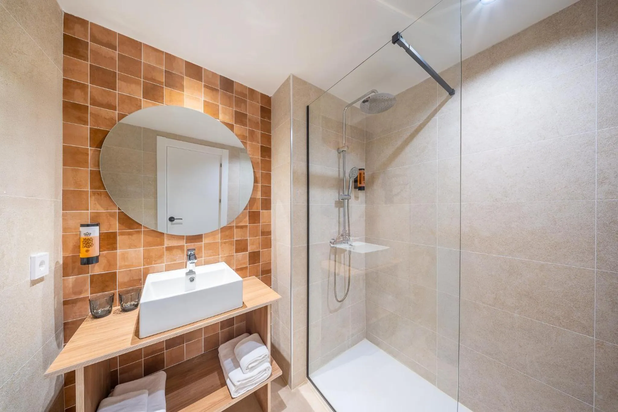 Bathroom in tent Arenal