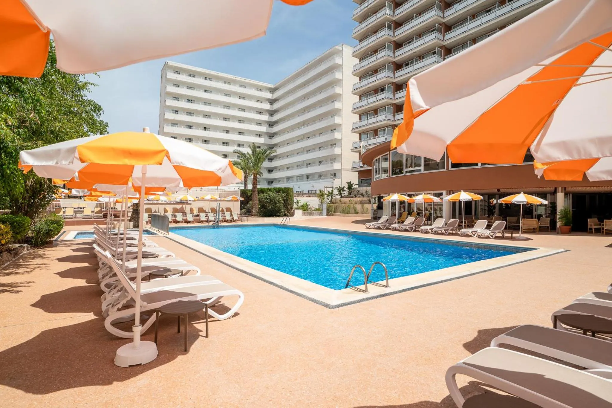Pool view in tent Arenal