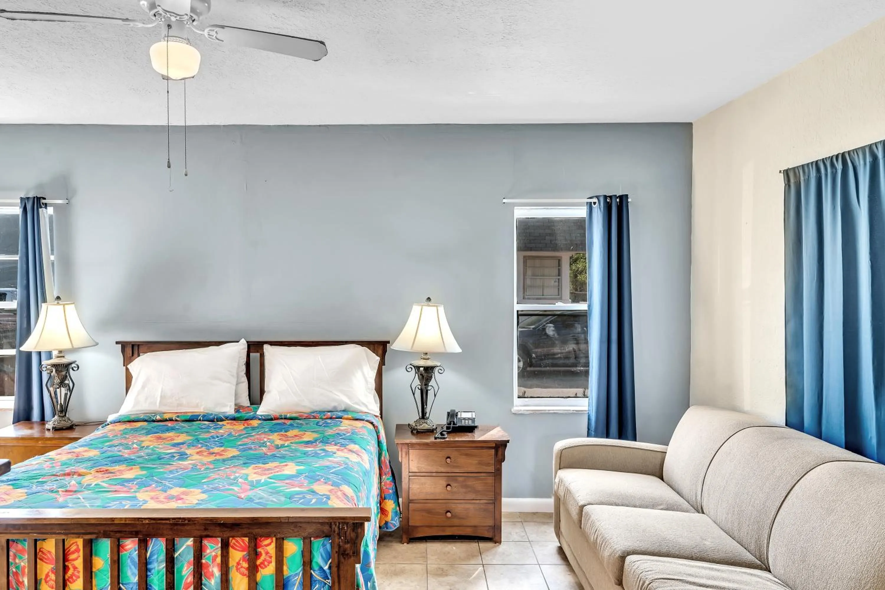 Photo of the whole room, Bed in Charter House