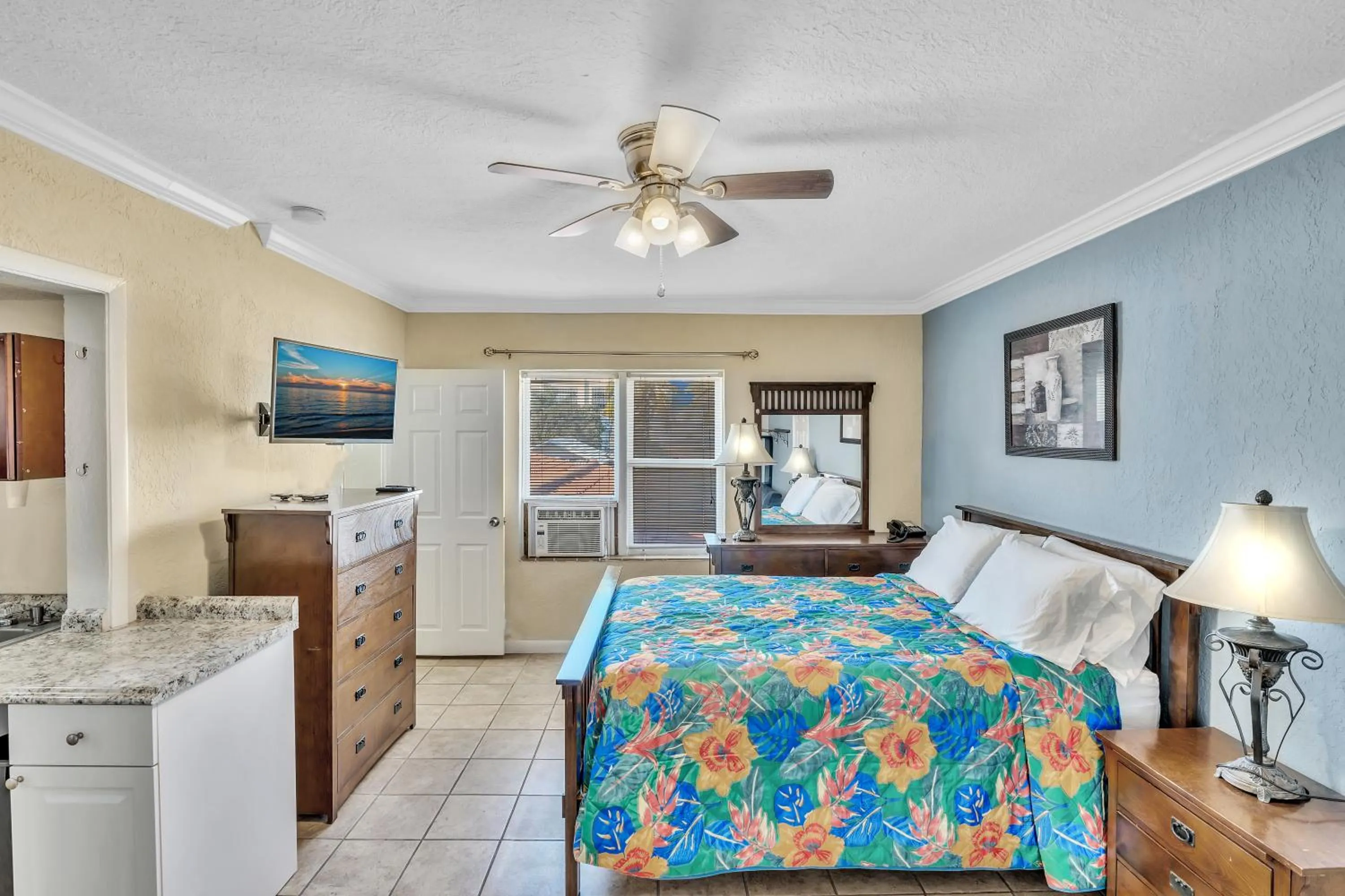 Photo of the whole room, Bed in Charter House