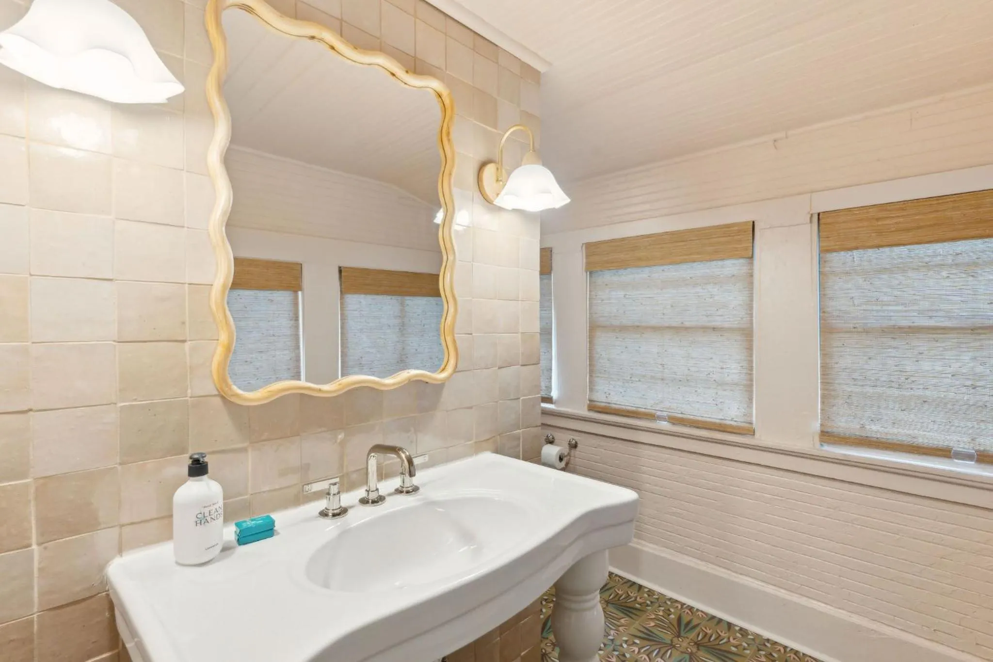 Bathroom in The Starlight Motor Inn