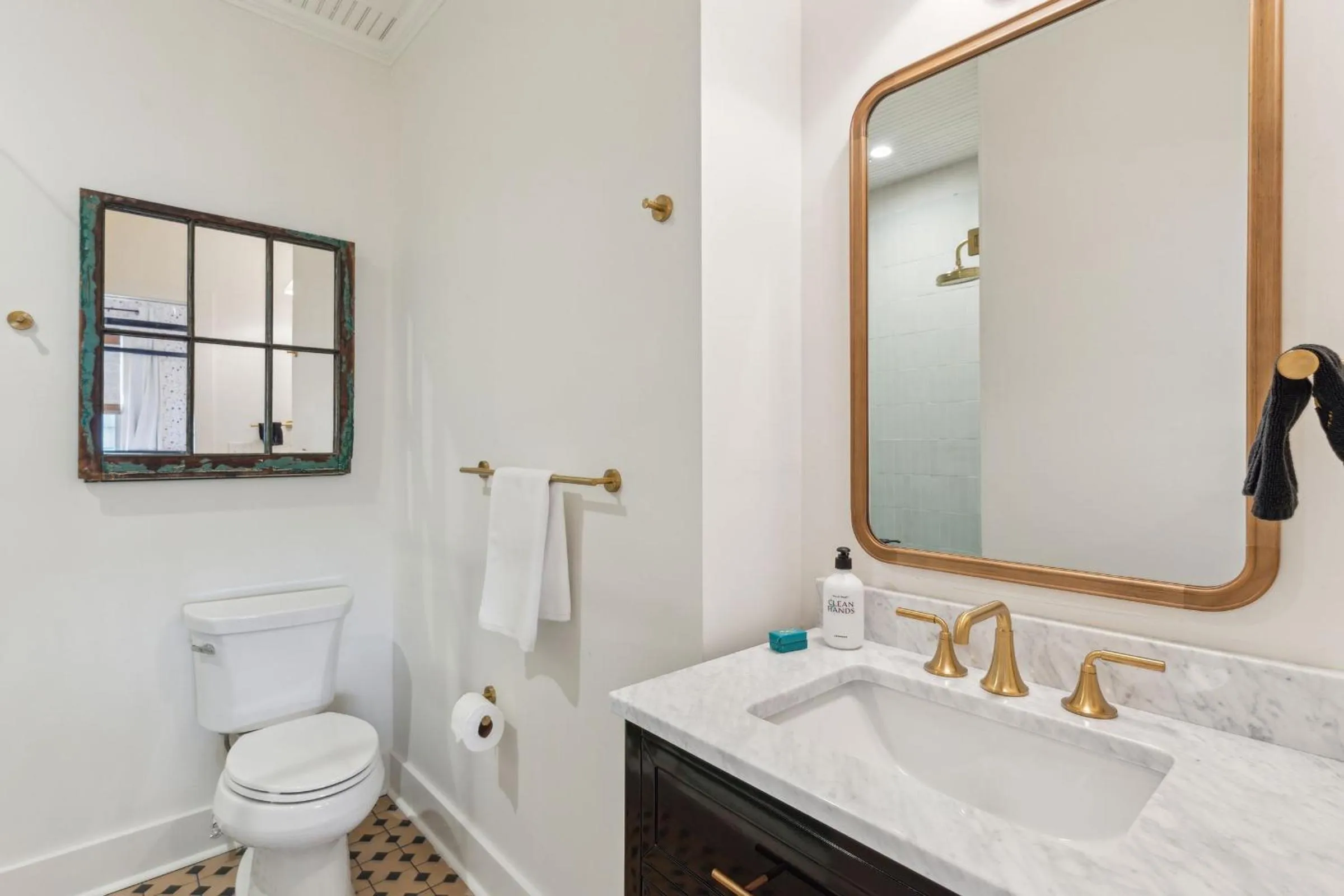 Bathroom in The Starlight Motor Inn