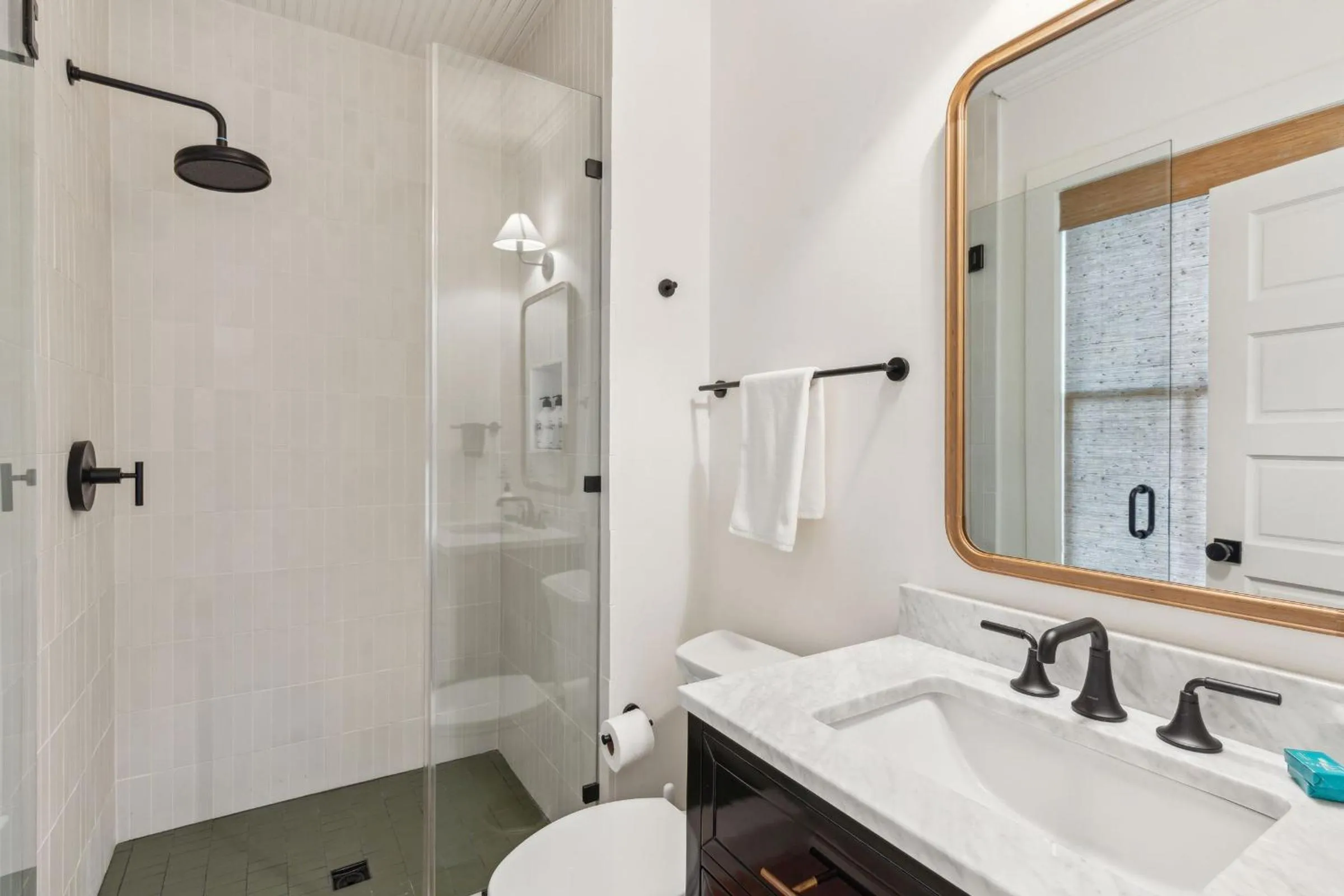 Bathroom in The Starlight Motor Inn