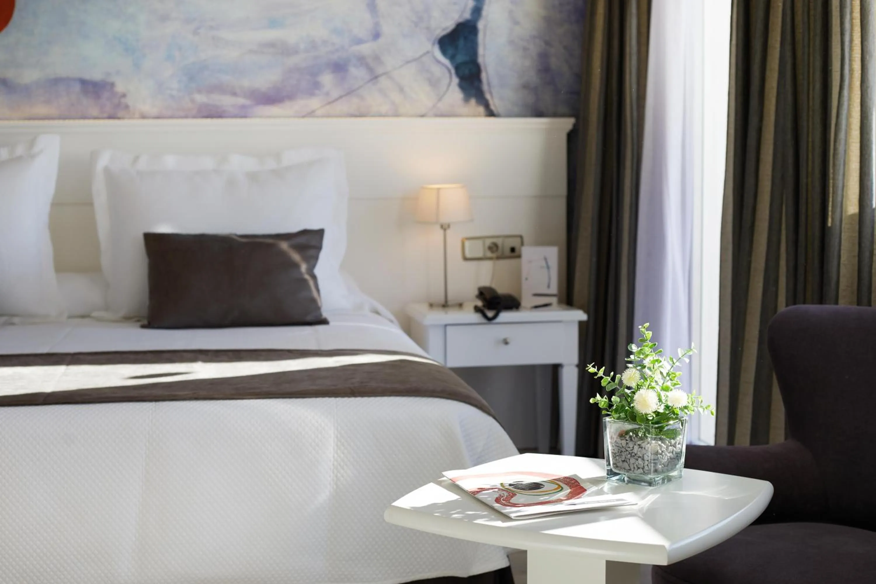 Photo of the whole room, Bed in Hotel Joan Miró Museum