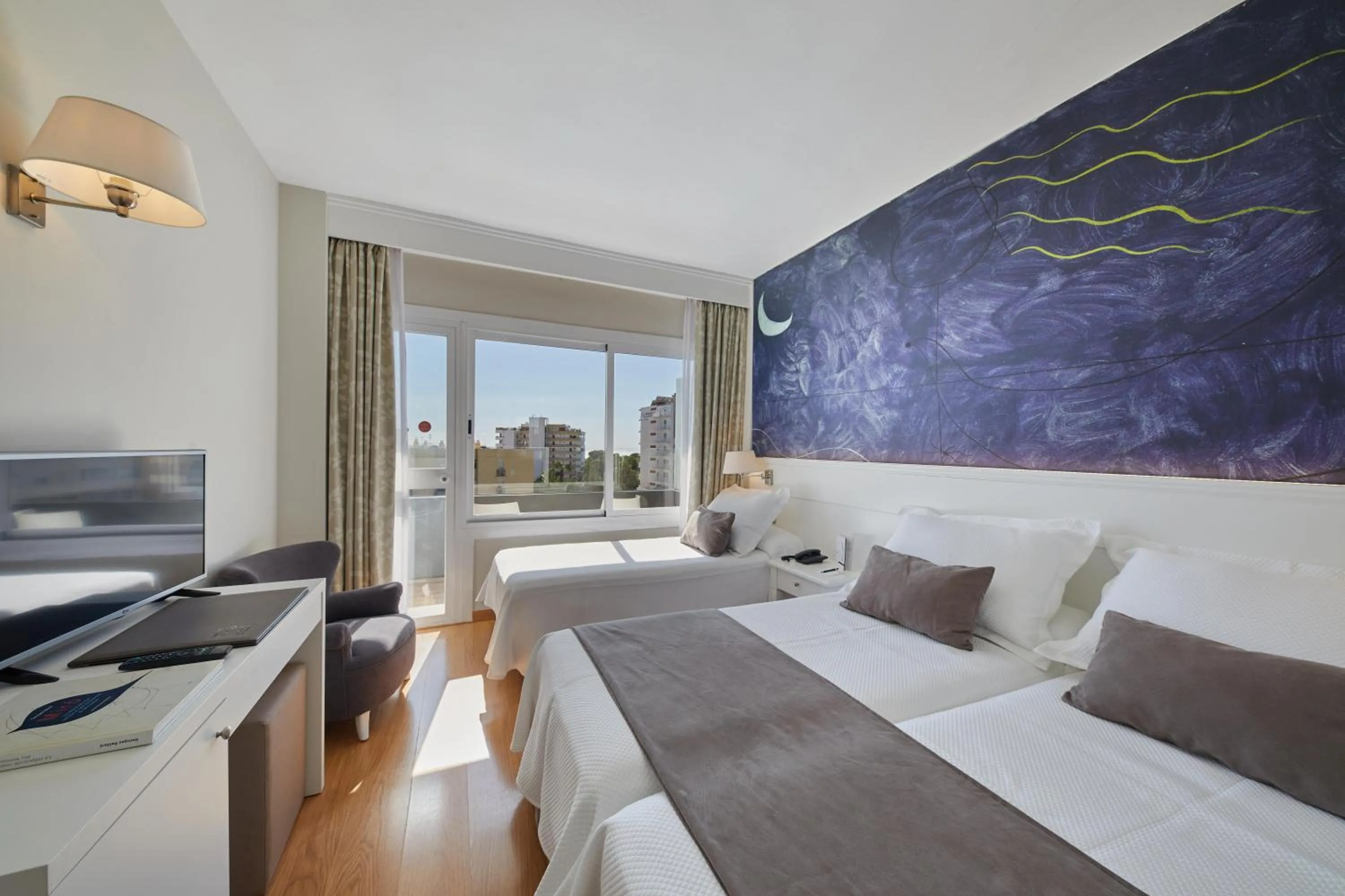 Photo of the whole room, Bed in Hotel Joan Miró Museum