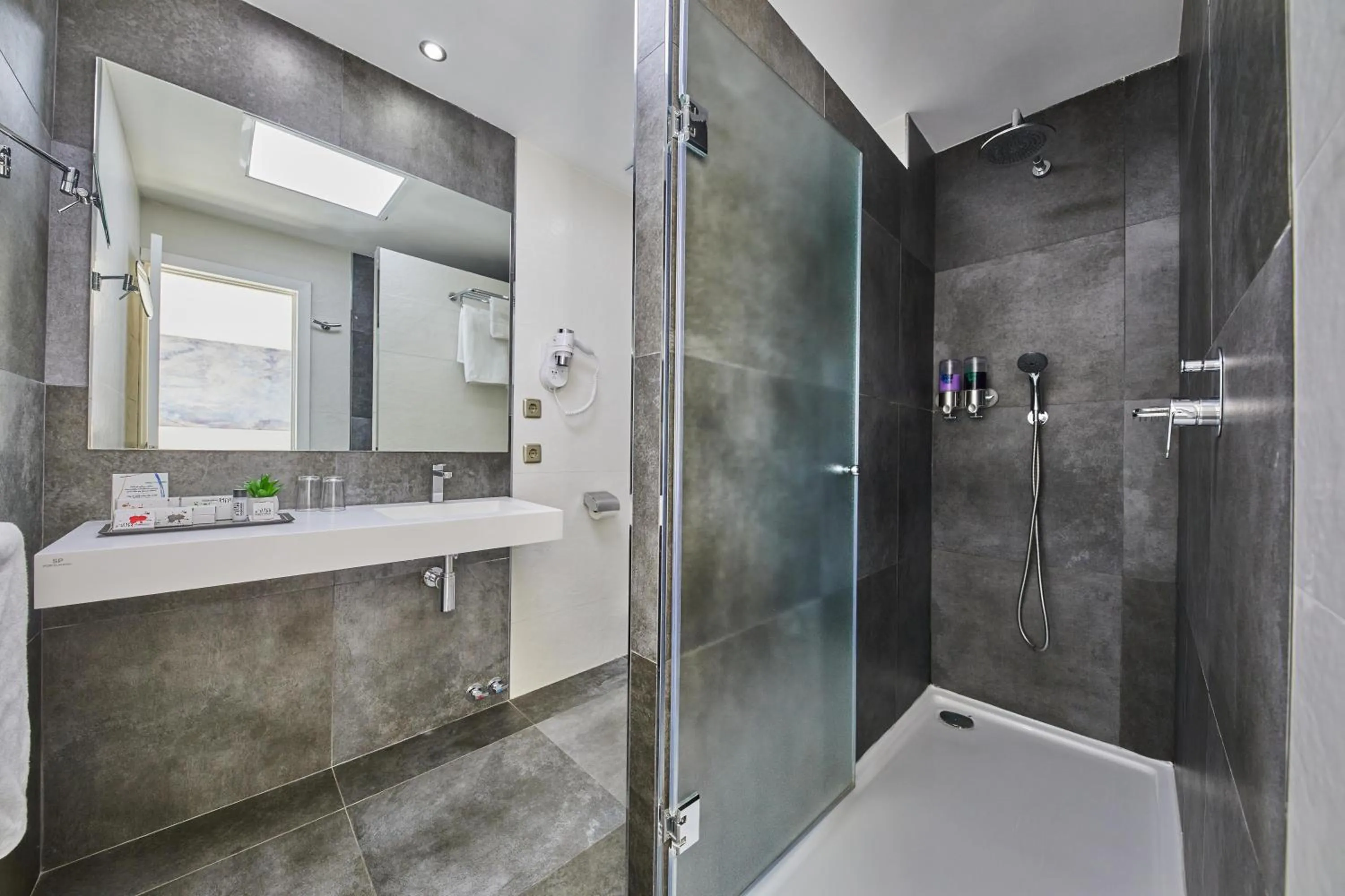 Bathroom in Hotel Joan Miró Museum