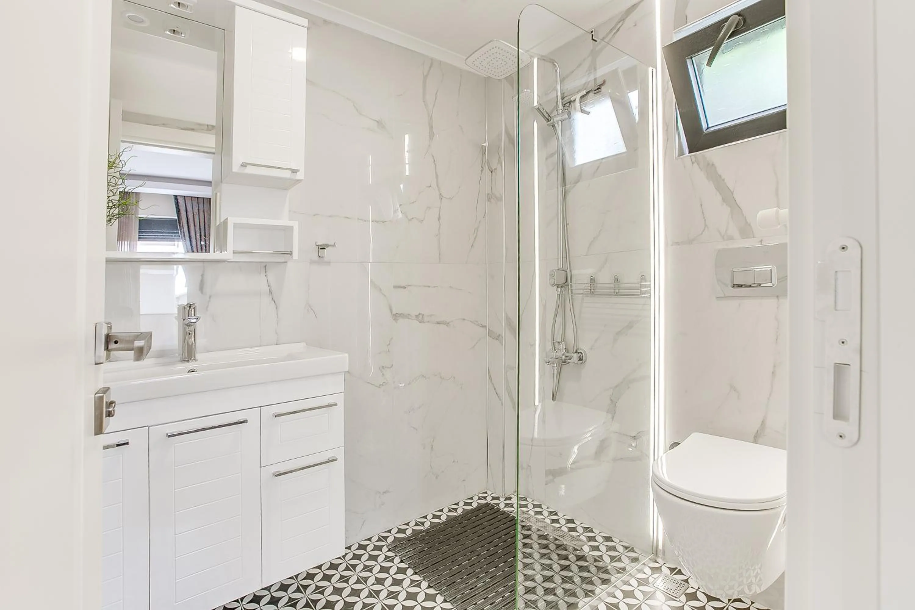 Shower in Paradise Town Villa Majesty