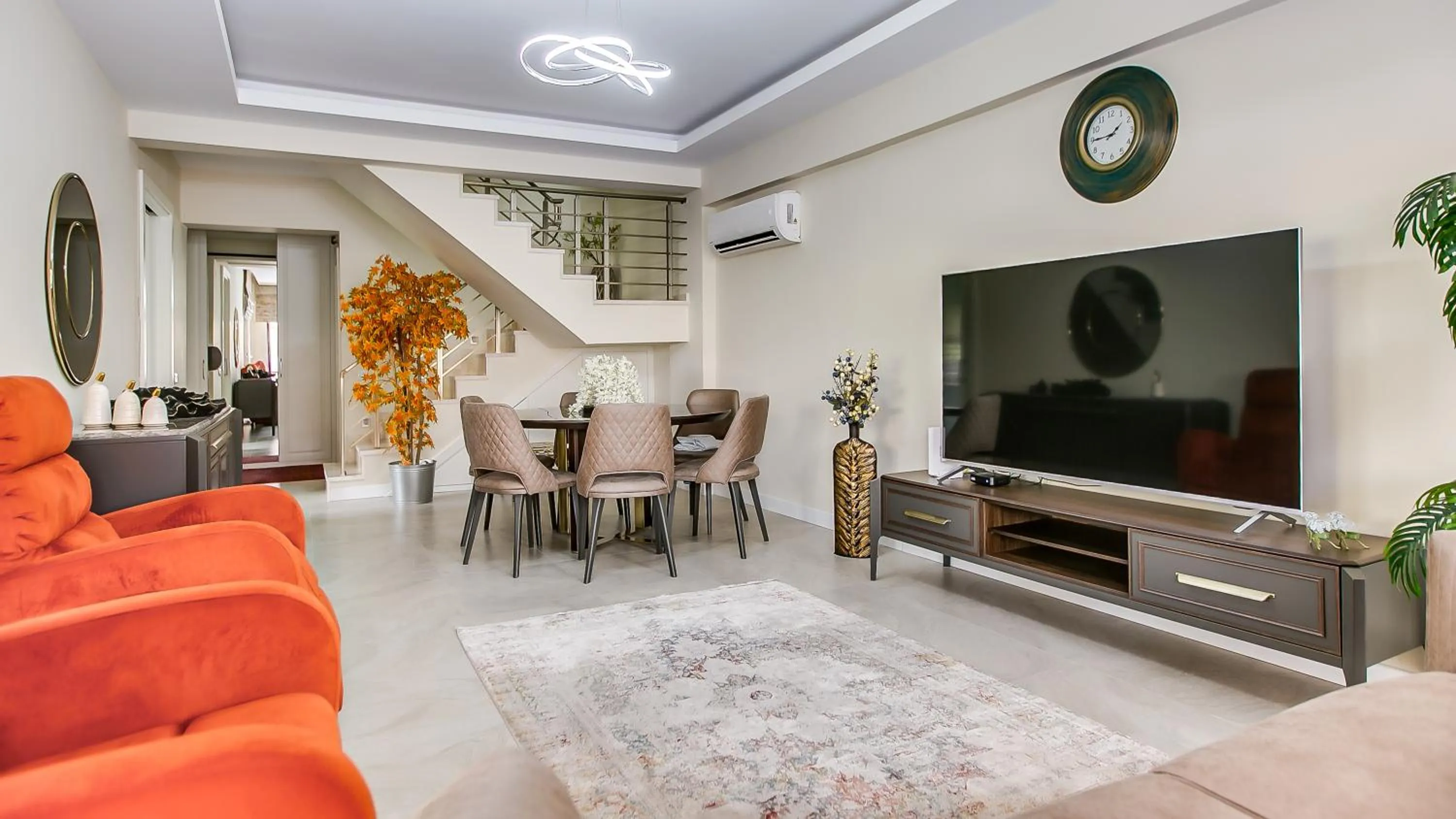 Communal lounge/ TV room in Paradise Town Villa Majesty