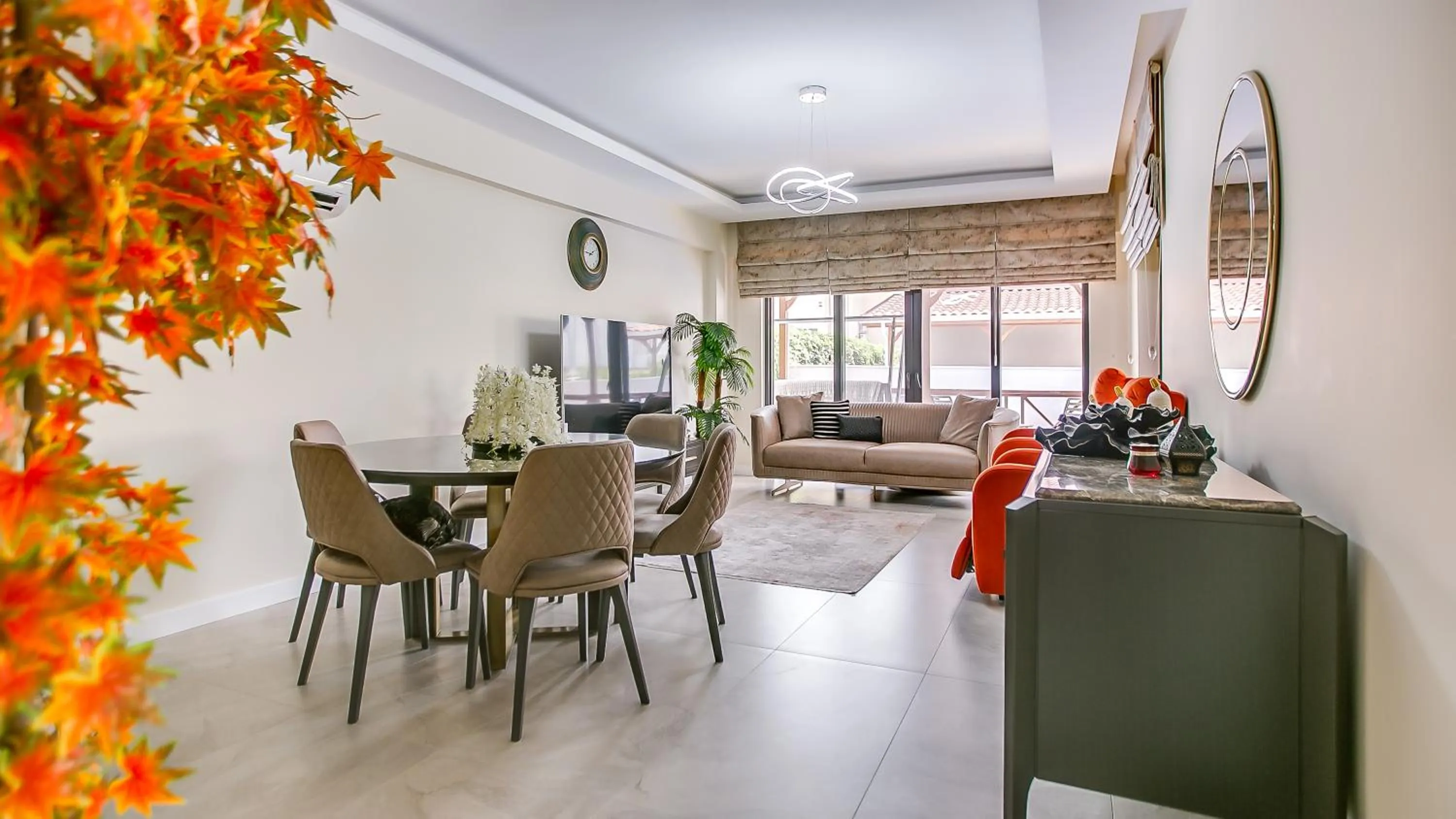 Communal lounge/ TV room in Paradise Town Villa Majesty