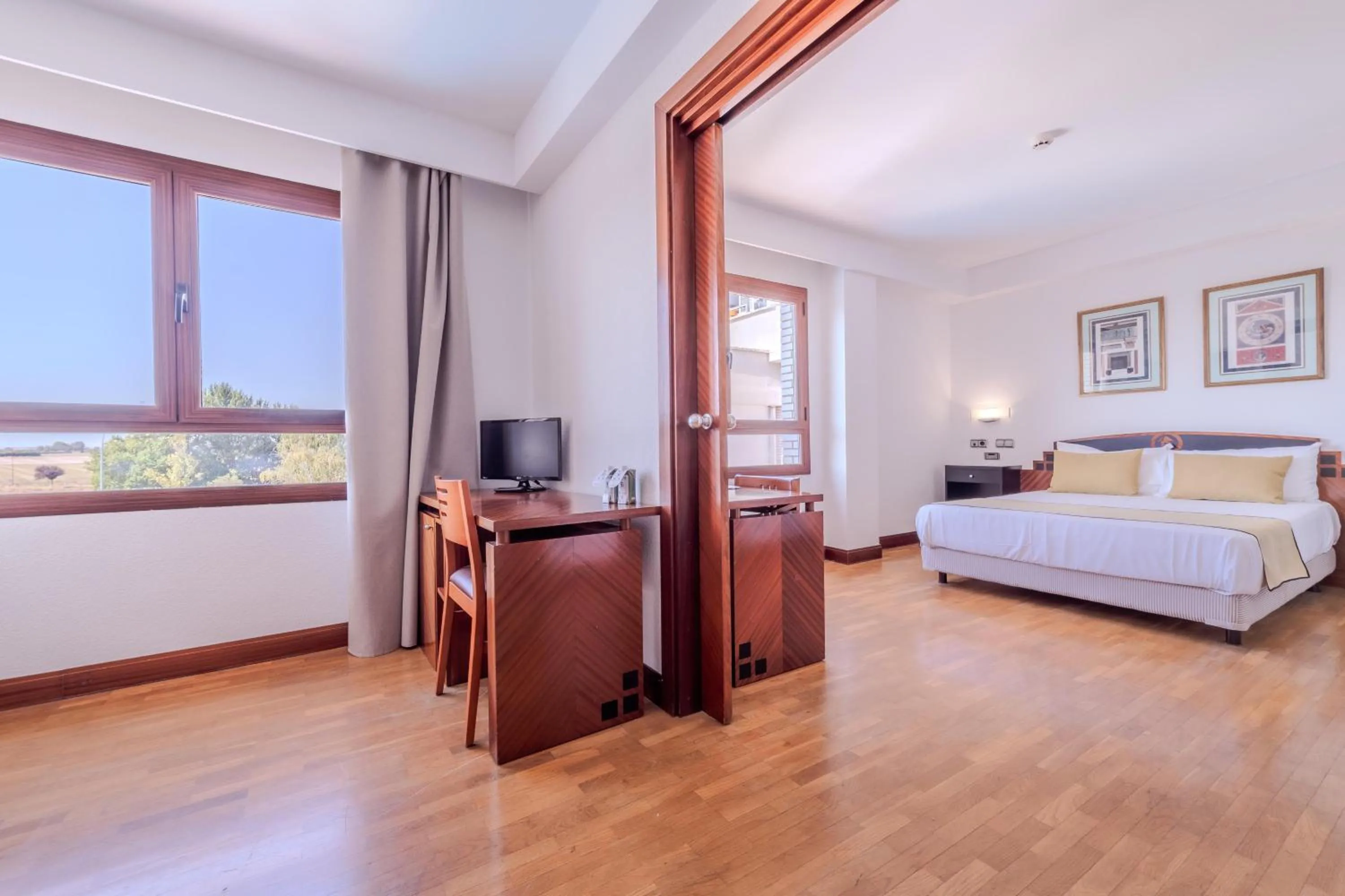 Bedroom, Bed in Hotel ITC Ciudad de Haro