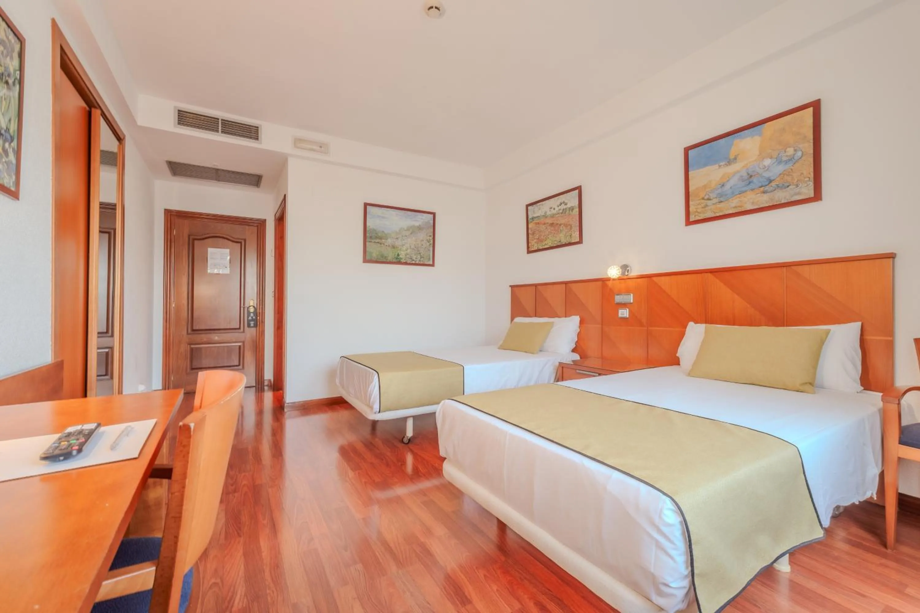 Bedroom, Bed in Hotel ITC Ciudad de Haro