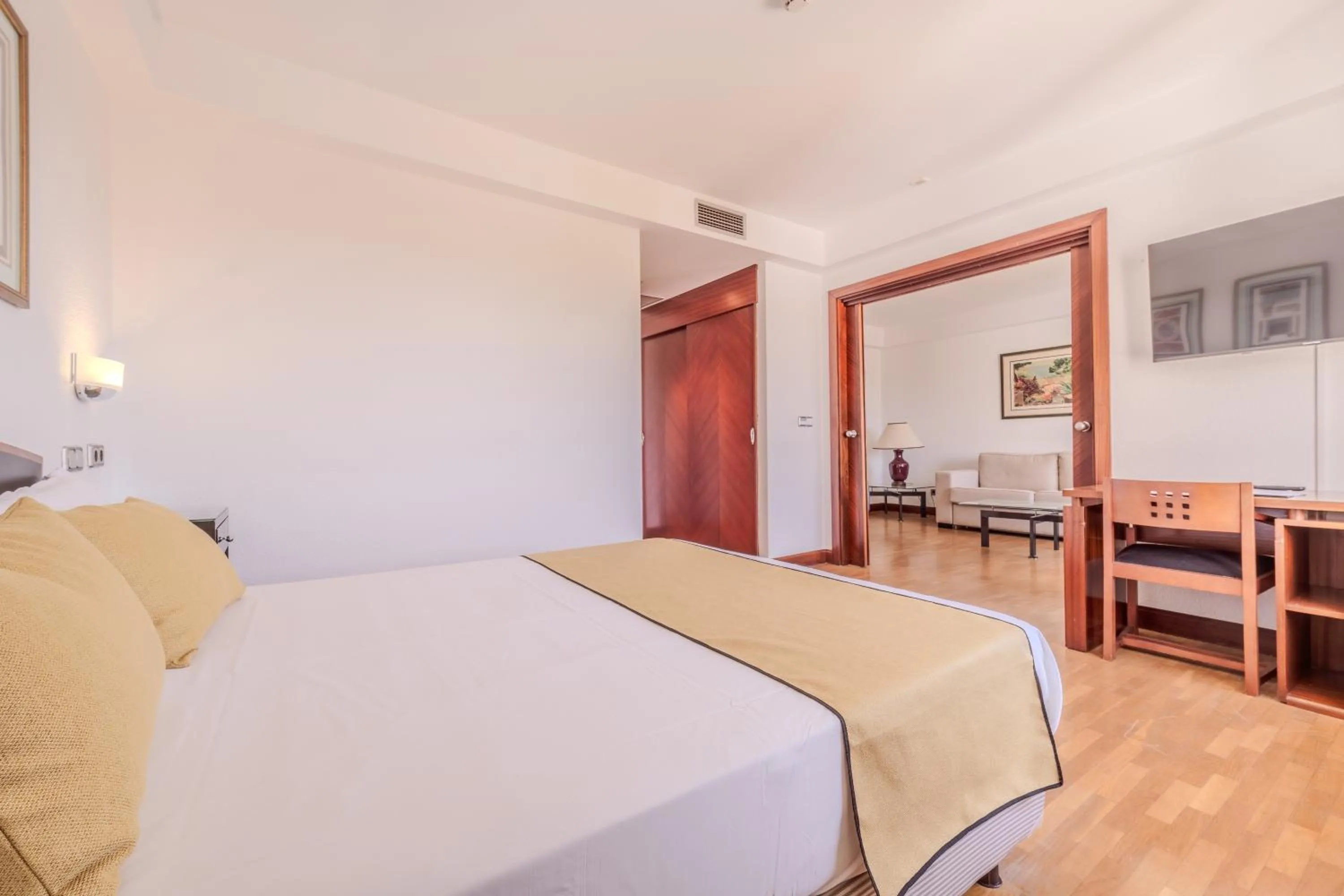 Bedroom, Bed in Hotel ITC Ciudad de Haro