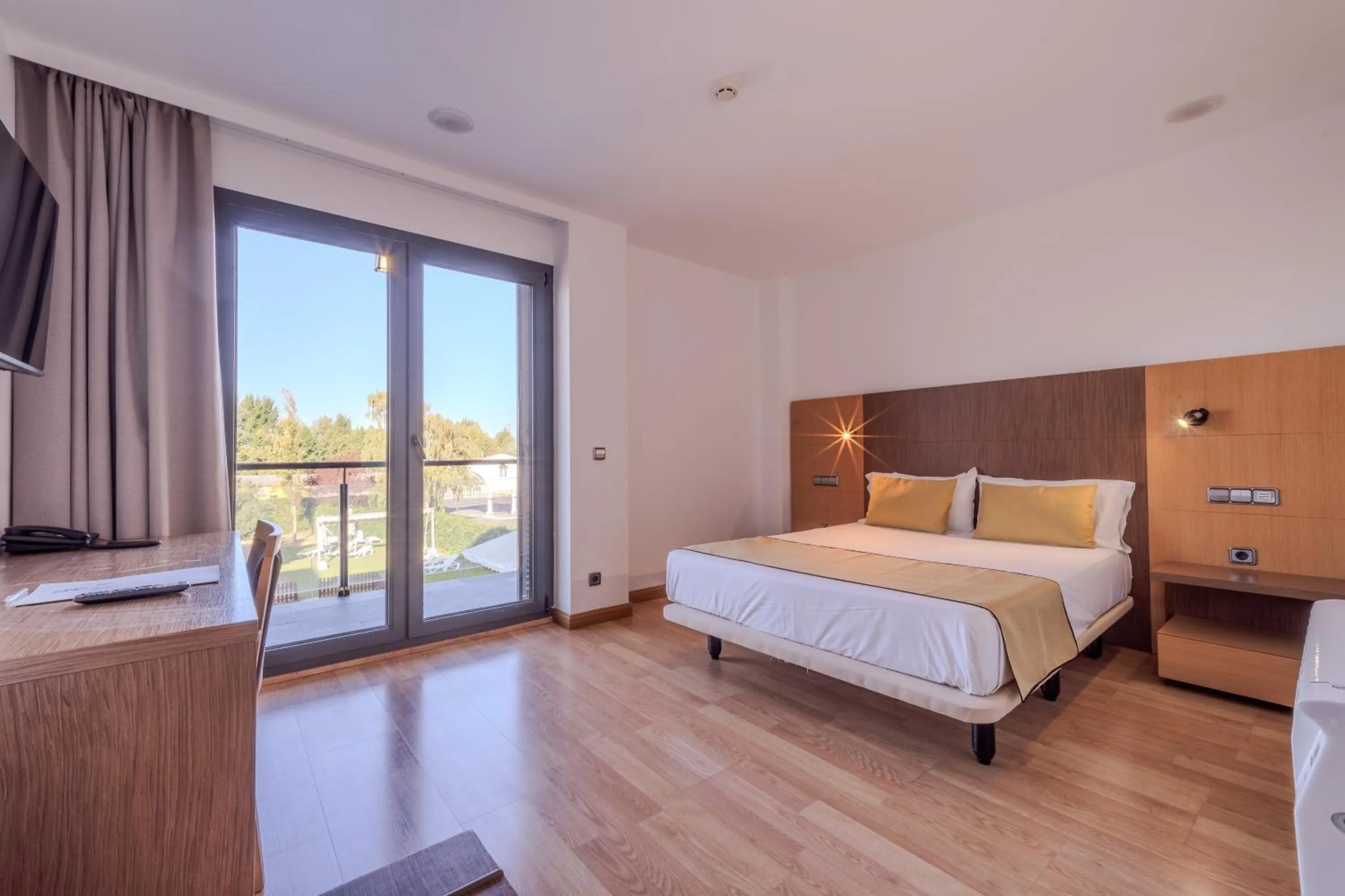 Bedroom, Bed in Hotel ITC Ciudad de Haro