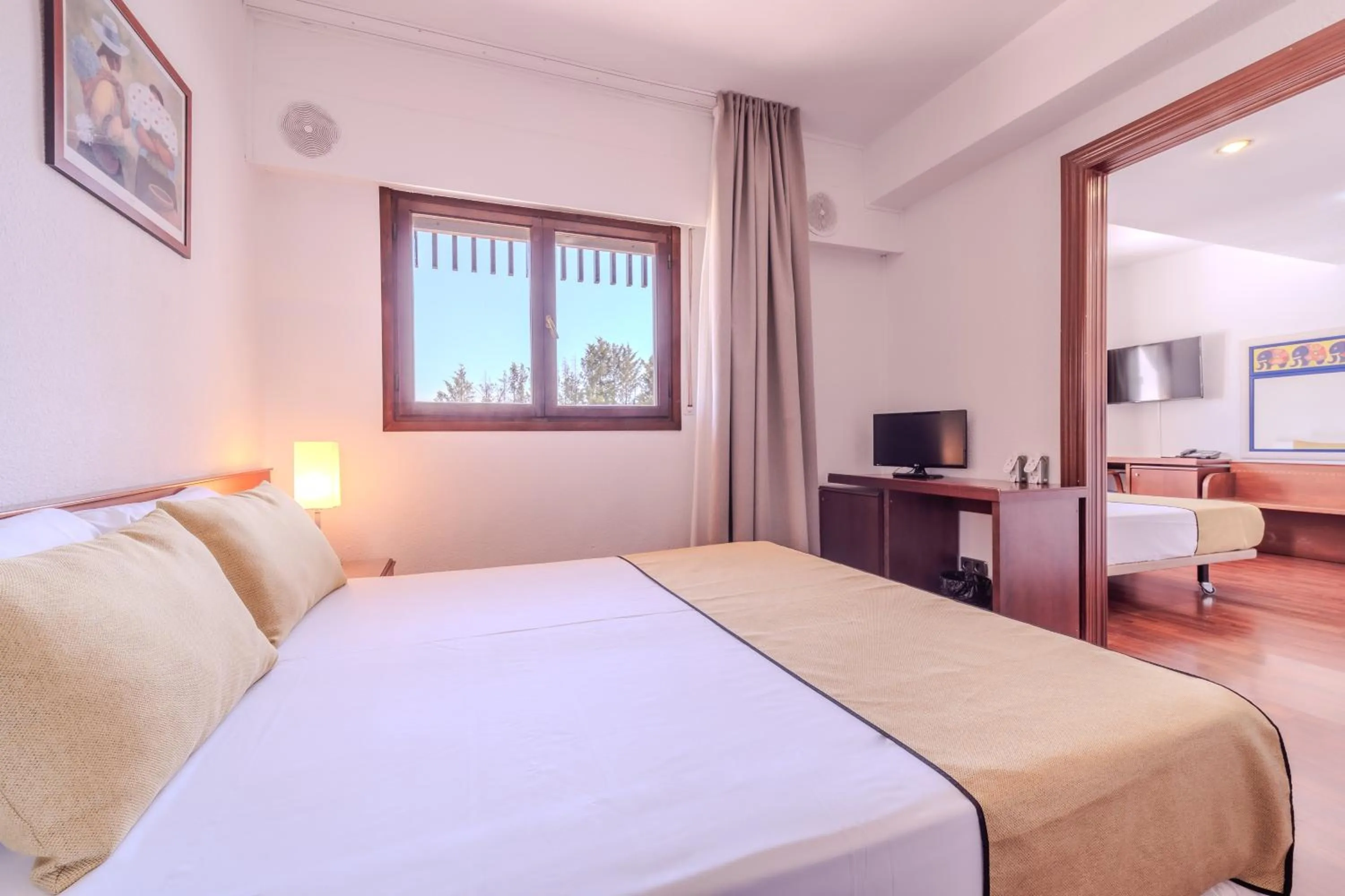 Bedroom, Bed in Hotel ITC Ciudad de Haro