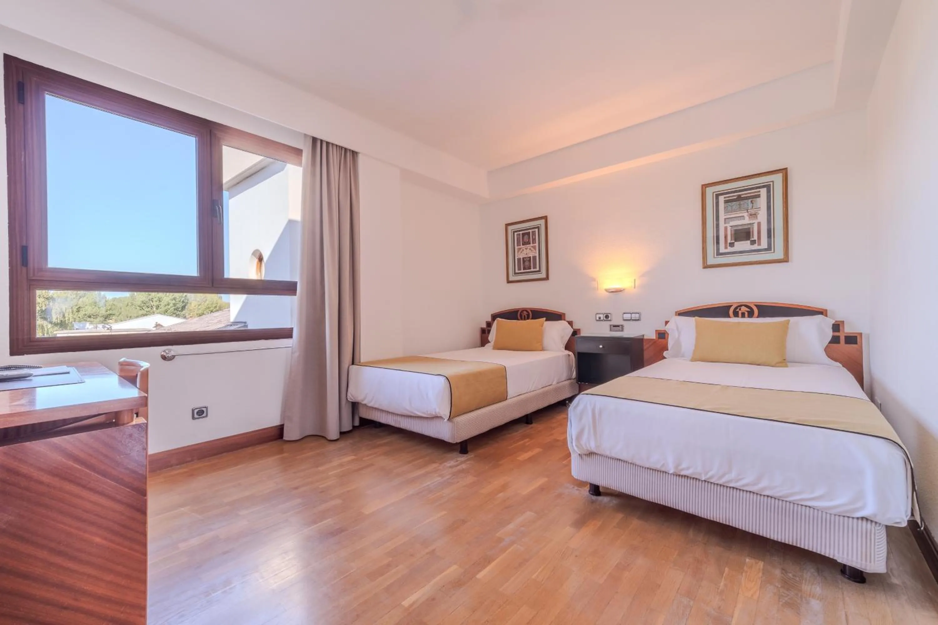 Bedroom, Bed in Hotel ITC Ciudad de Haro