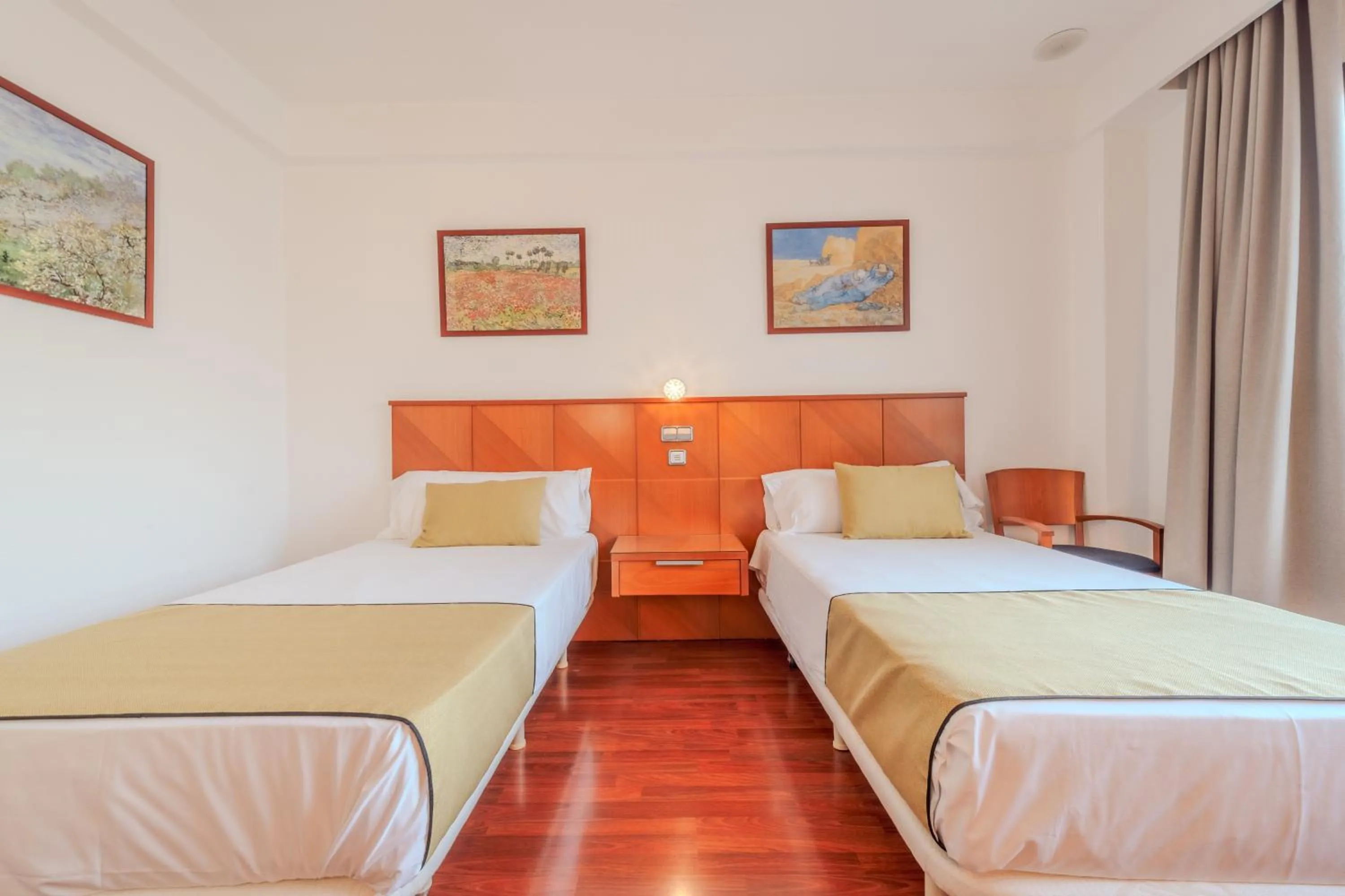 Bedroom, Bed in Hotel ITC Ciudad de Haro