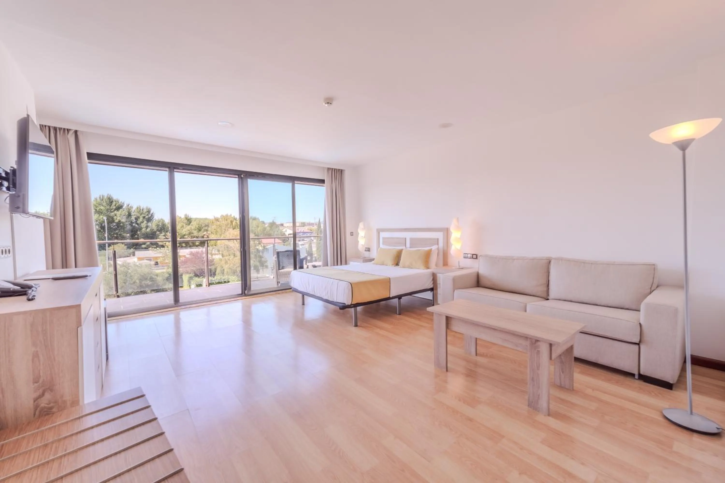 Photo of the whole room, Bed in Hotel ITC Ciudad de Haro