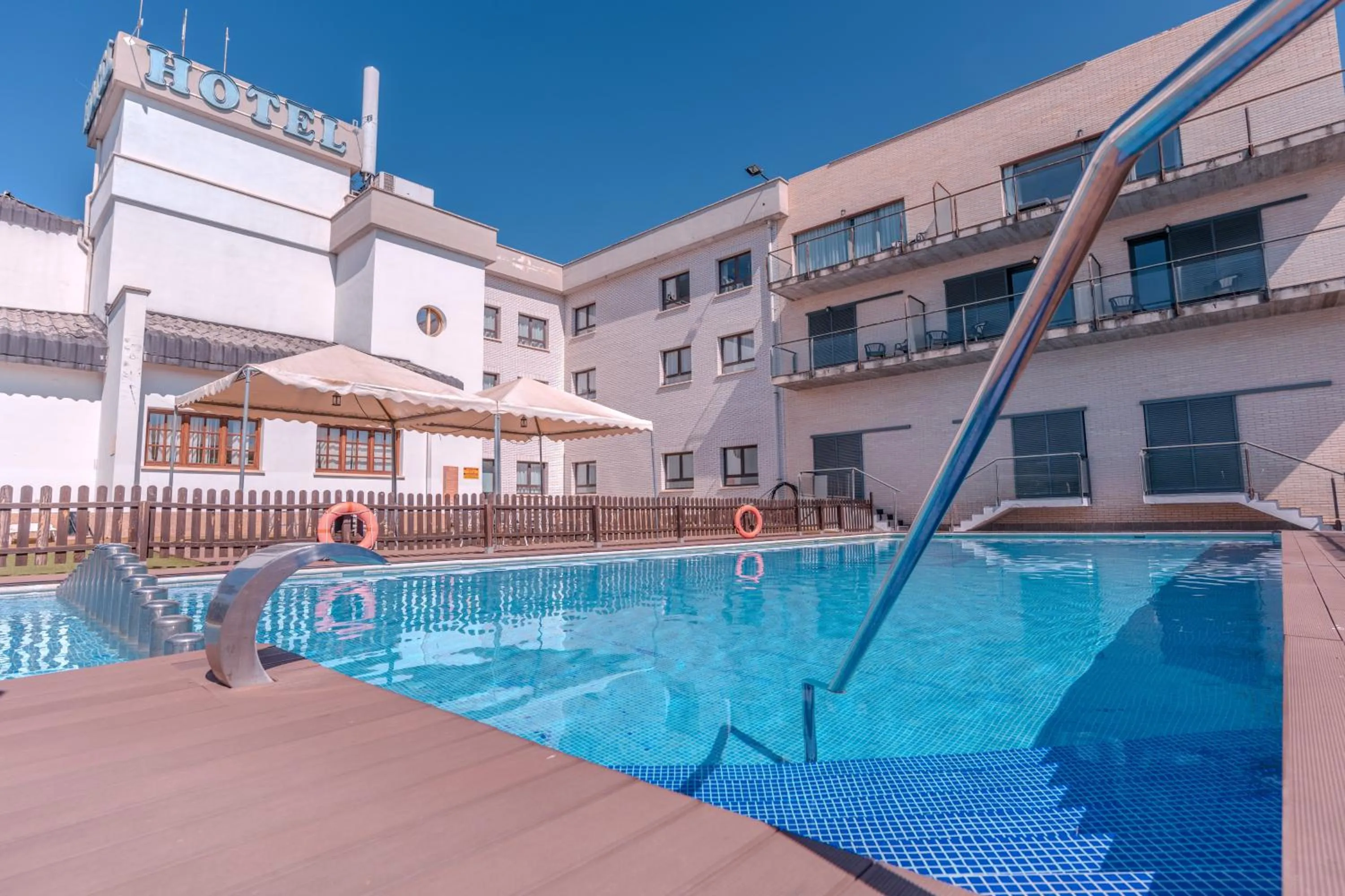 Swimming pool in Hotel ITC Ciudad de Haro