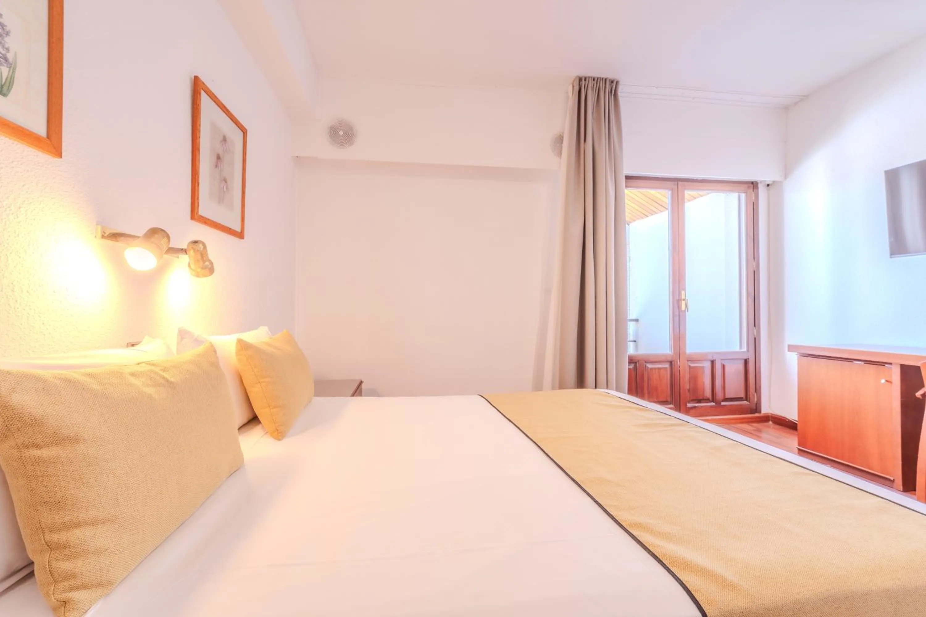 Bedroom, Bed in Hotel ITC Ciudad de Haro