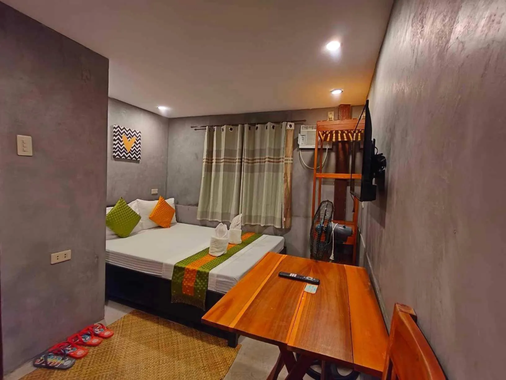 Bed in RL Harbor Inn