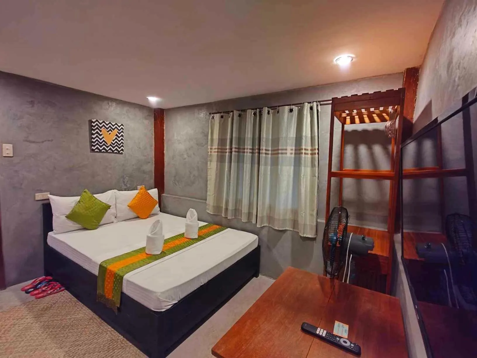 Bed in RL Harbor Inn