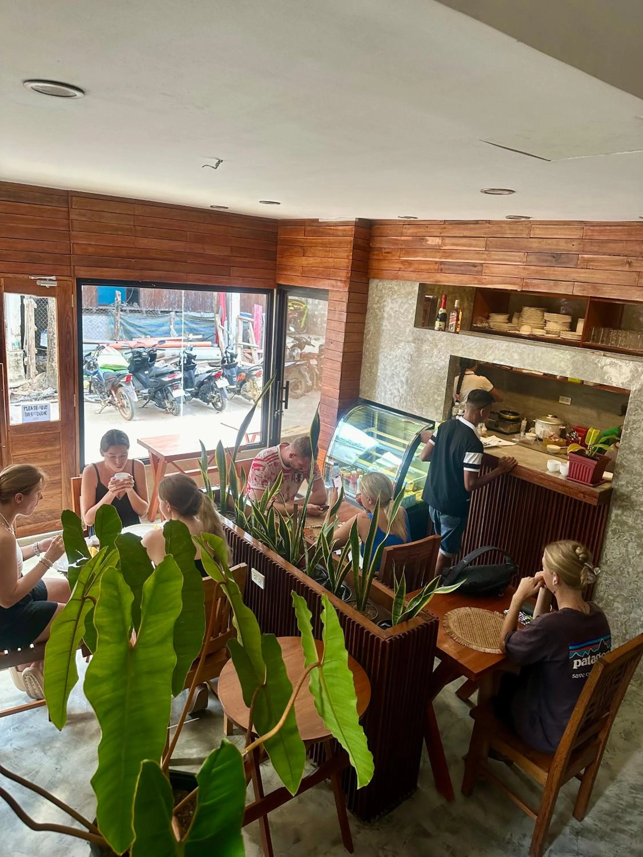 Restaurant/places to eat in RL Harbor Inn