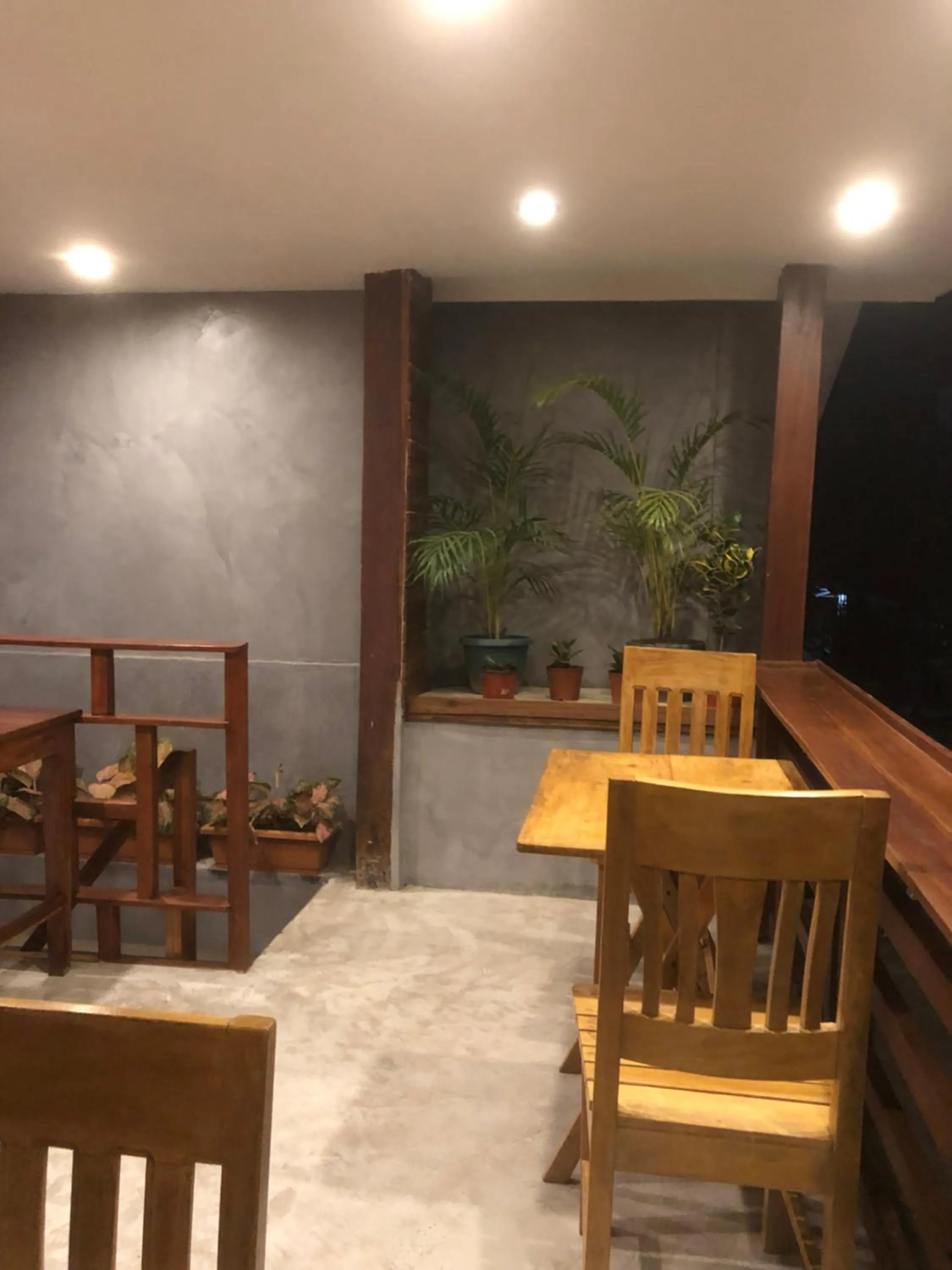 Seating area in RL Harbor Inn