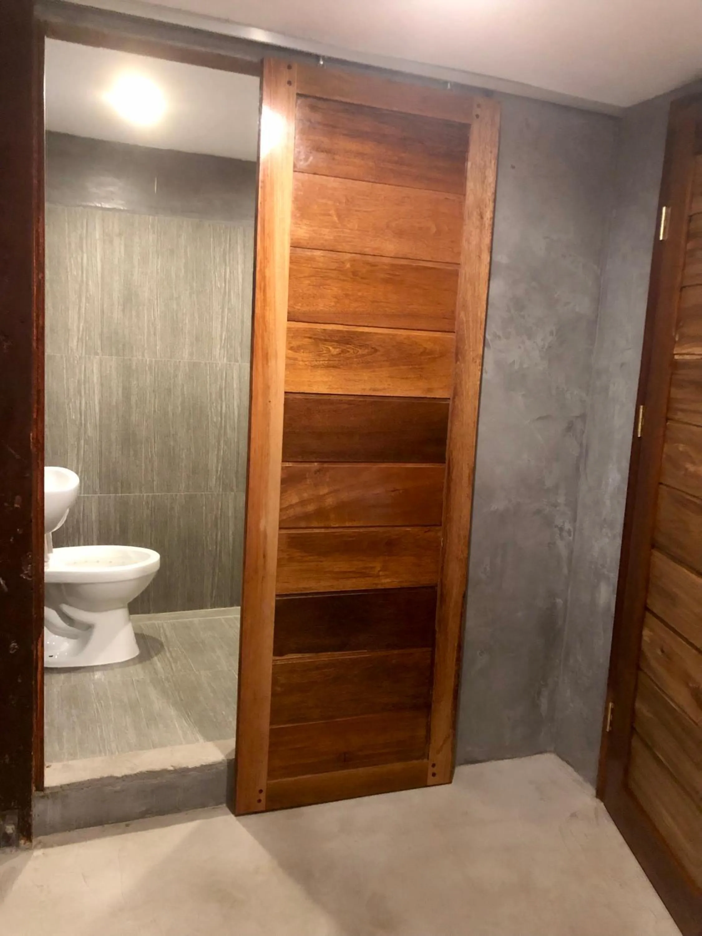 Shower in RL Harbor Inn