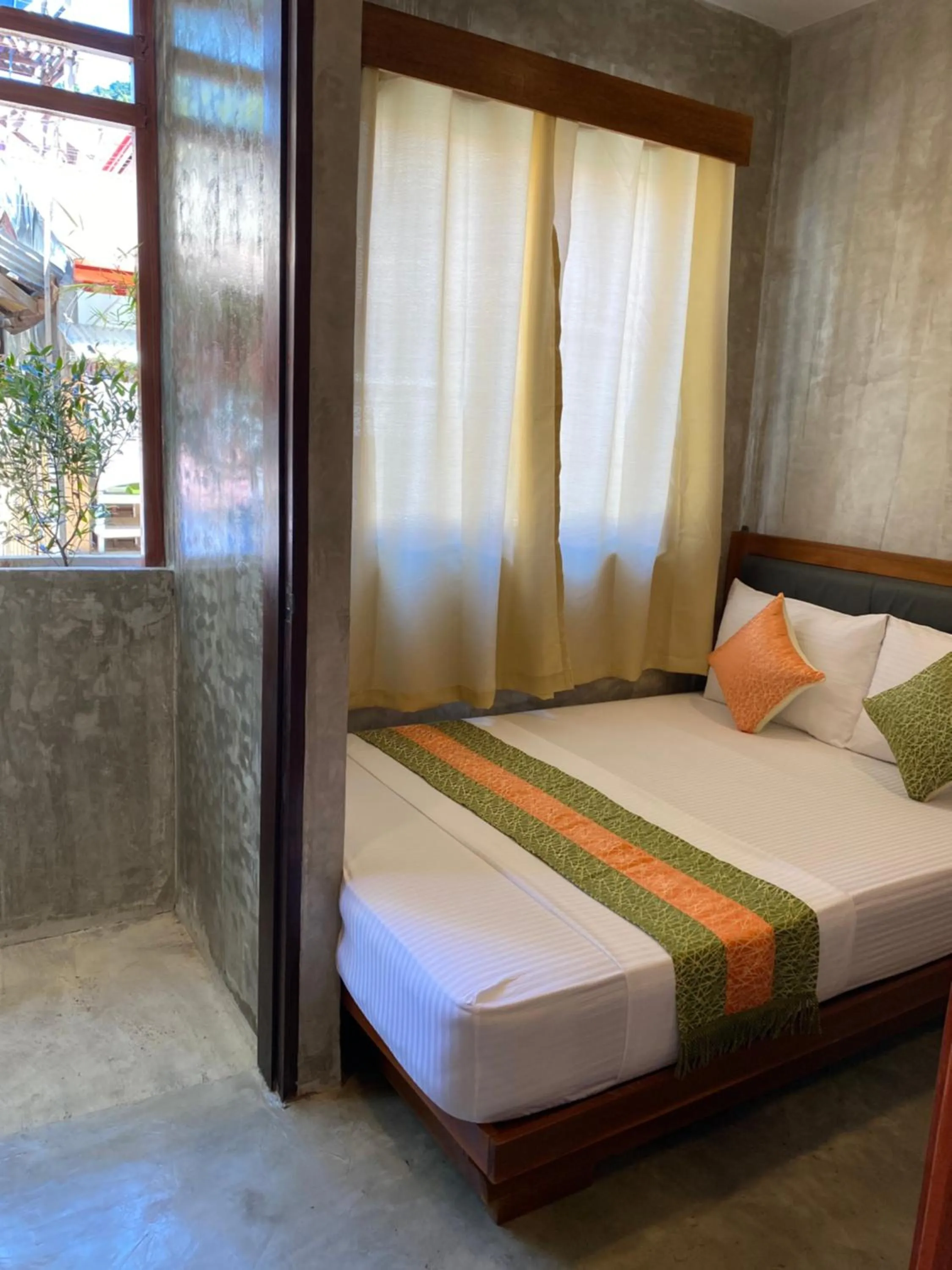 Bed in RL Harbor Inn