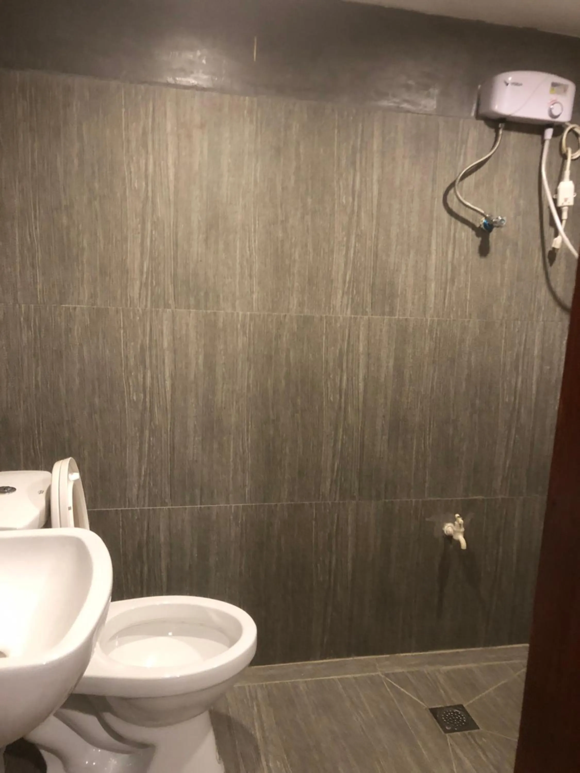 Bathroom in RL Harbor Inn