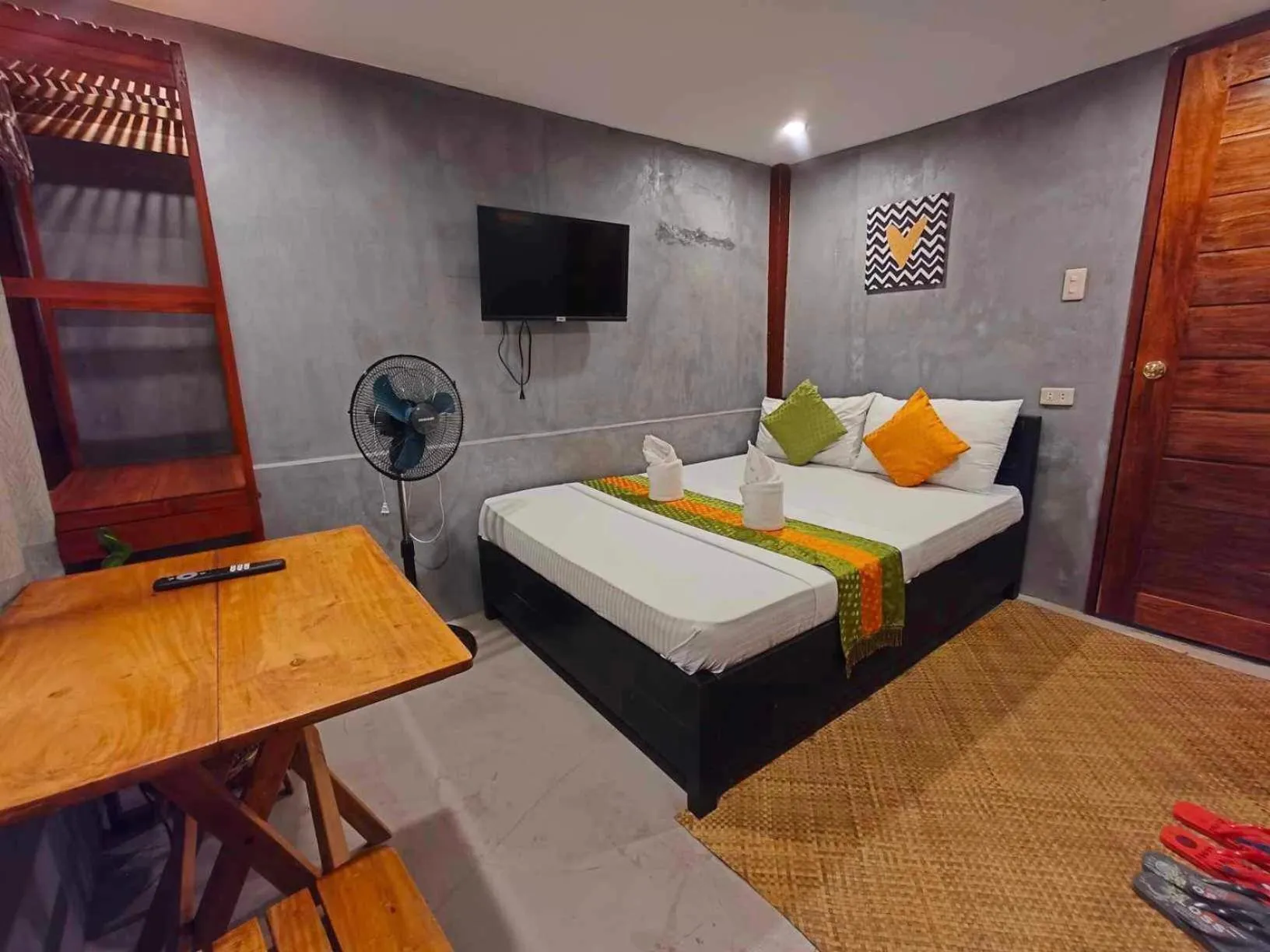 Bed in RL Harbor Inn