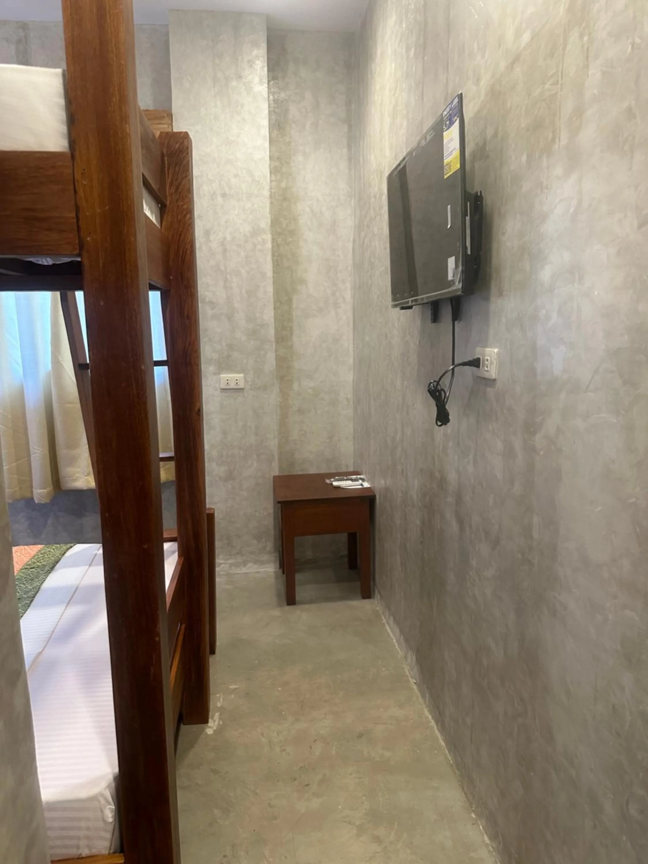 Bed in RL Harbor Inn