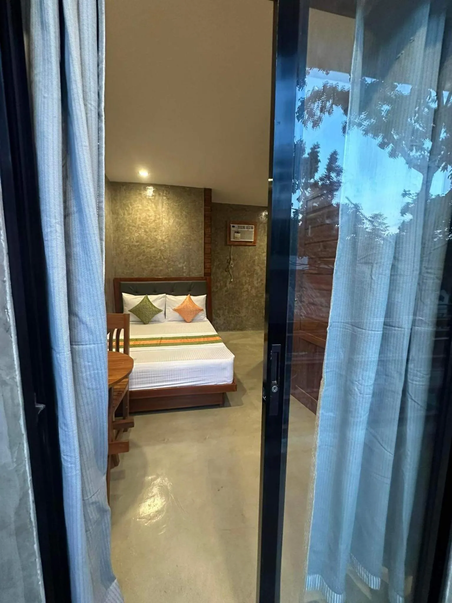 Bed in RL Harbor Inn