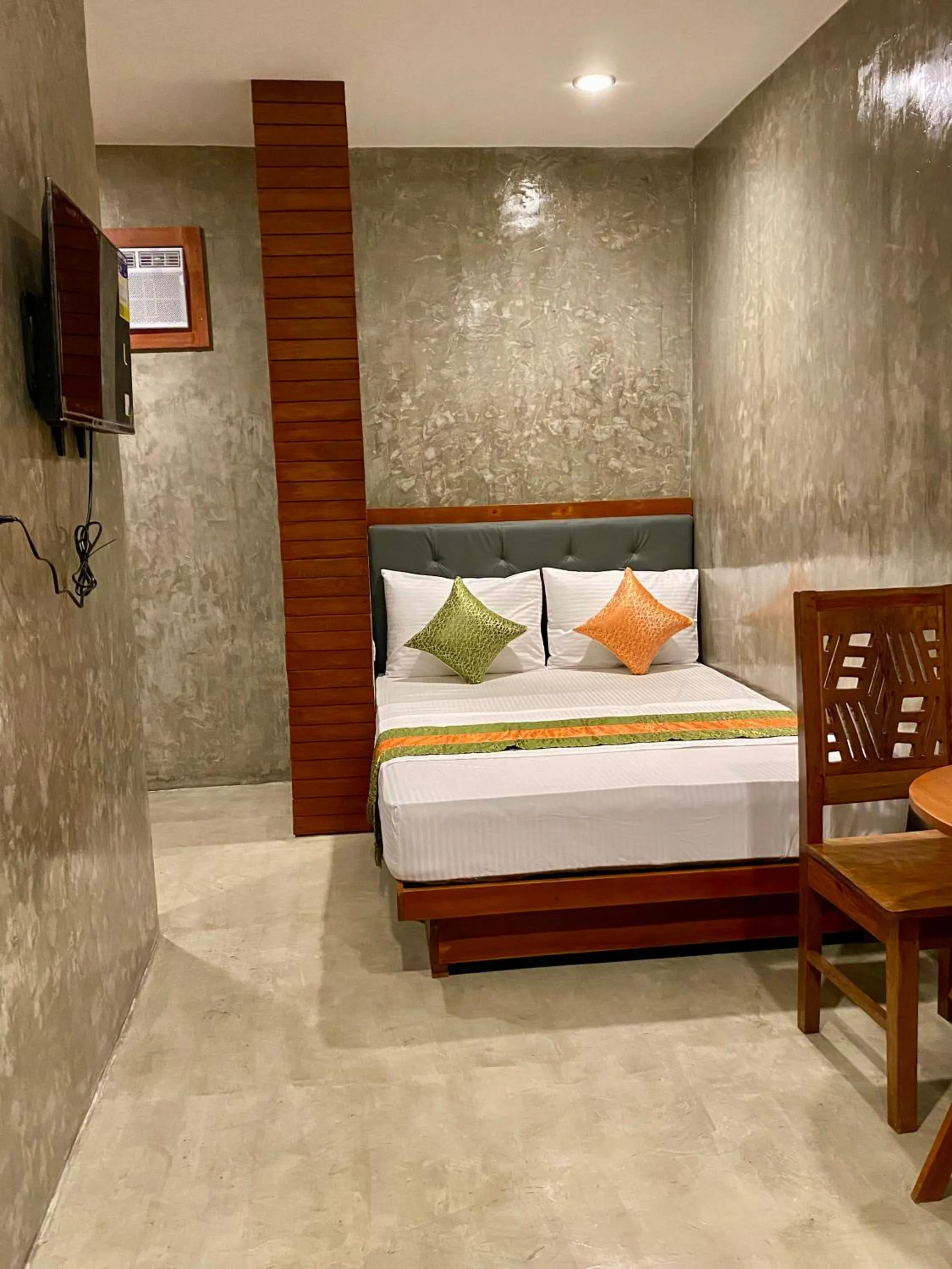 Bed in RL Harbor Inn