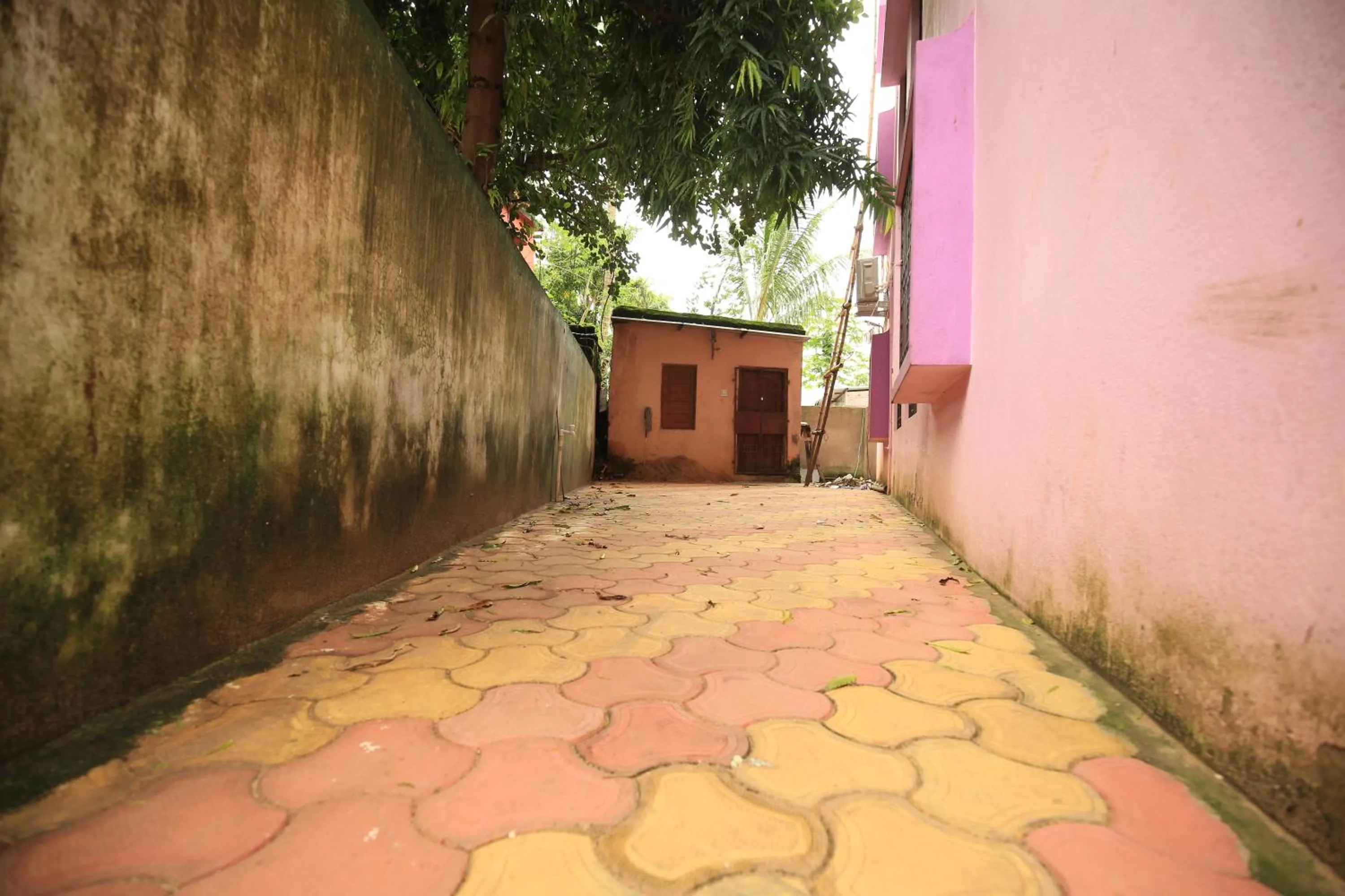 Communal kitchen in Railview inn Bhubaneswar