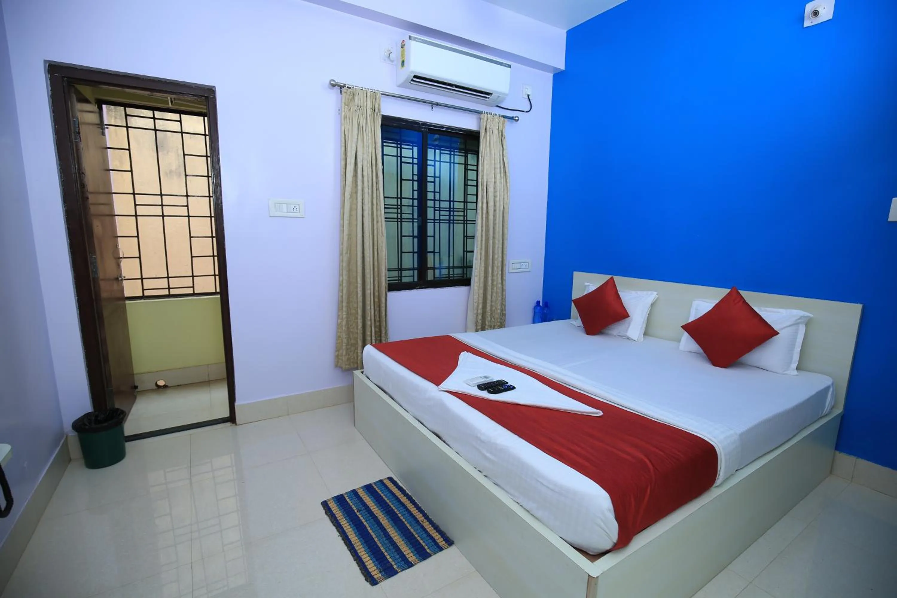 Balcony/Terrace, Bed in Railview inn Bhubaneswar